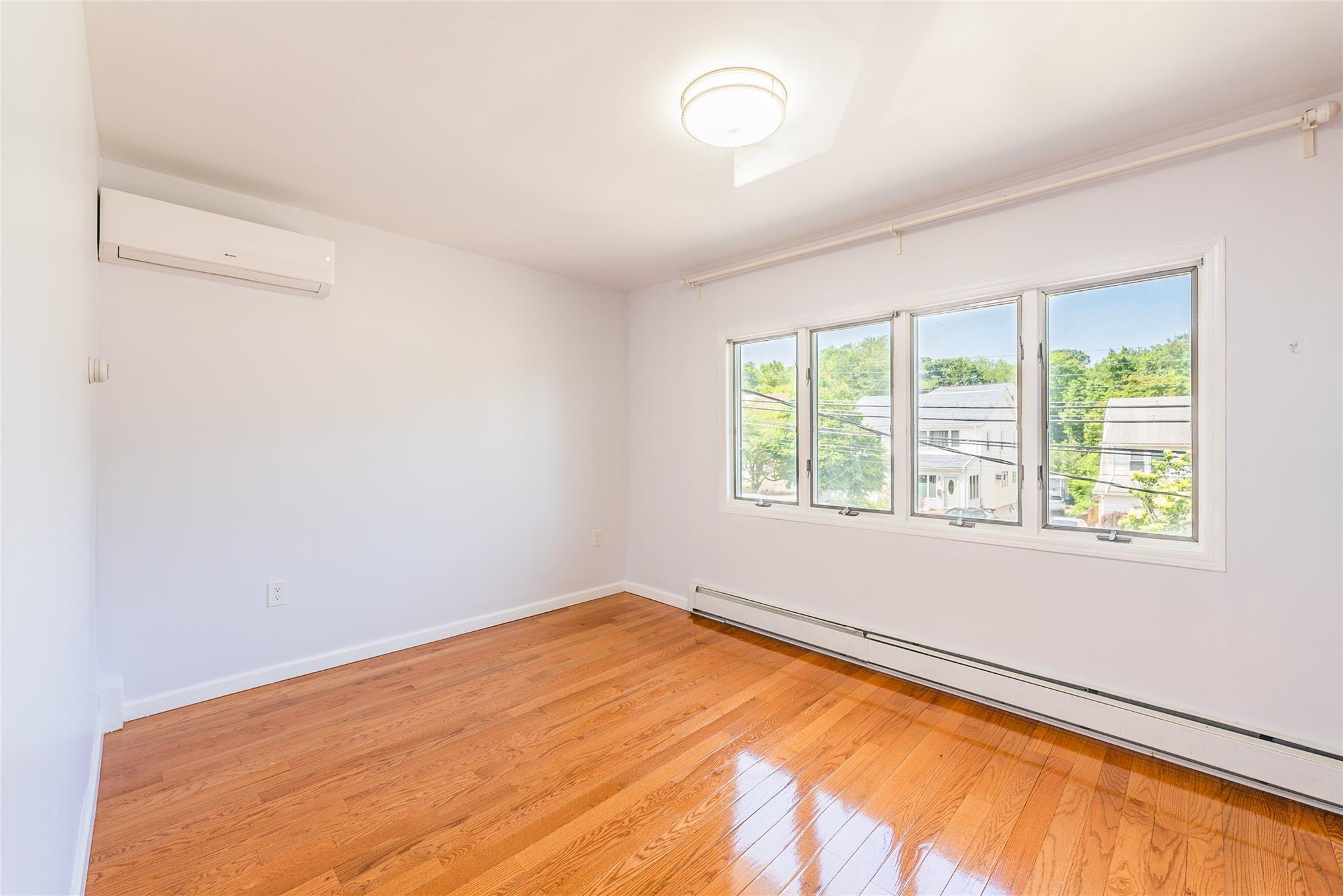 Single Family 247th St  Queens, NY 11363, MLS-862509-15