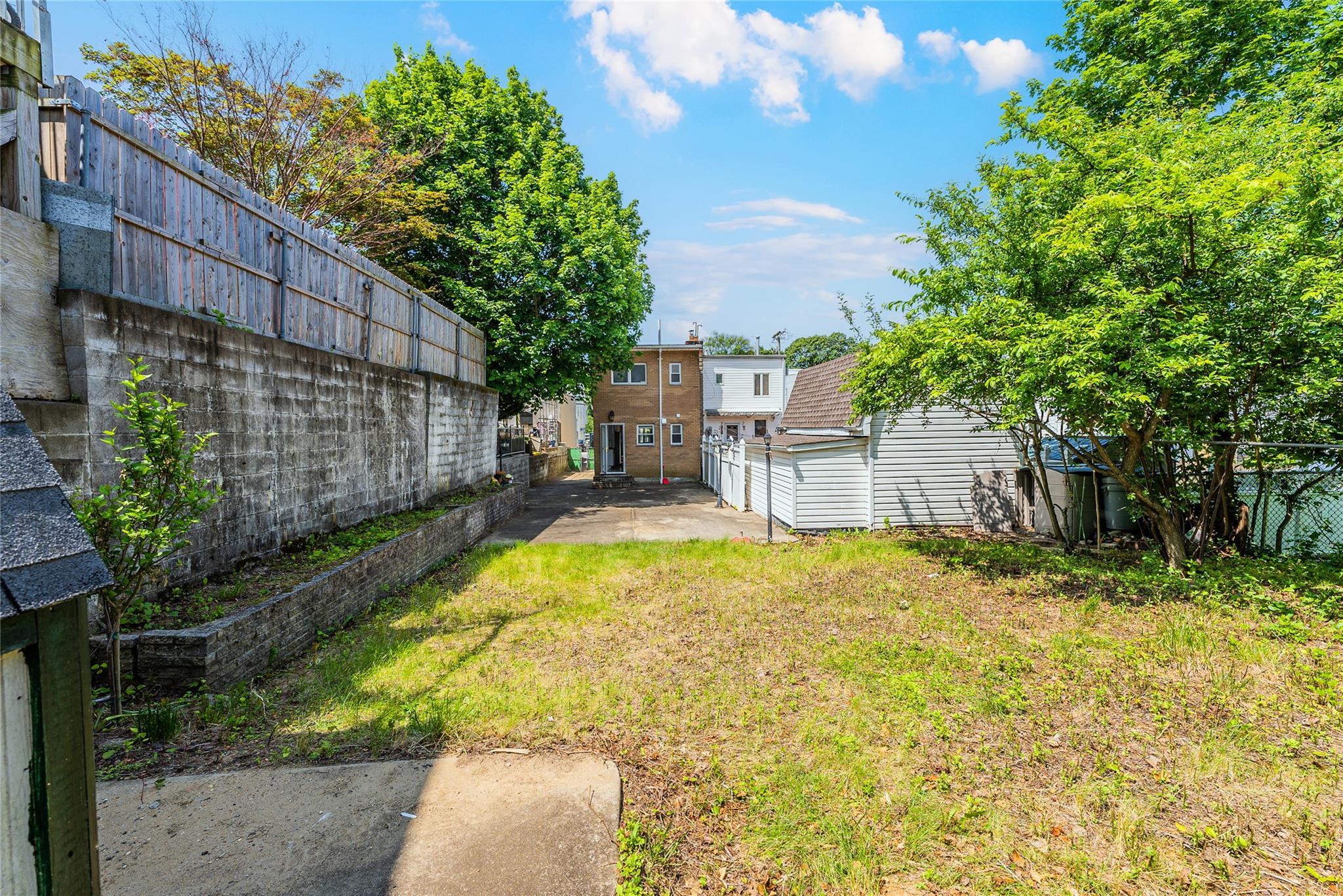 Single Family 247th St  Queens, NY 11363, MLS-862509-24