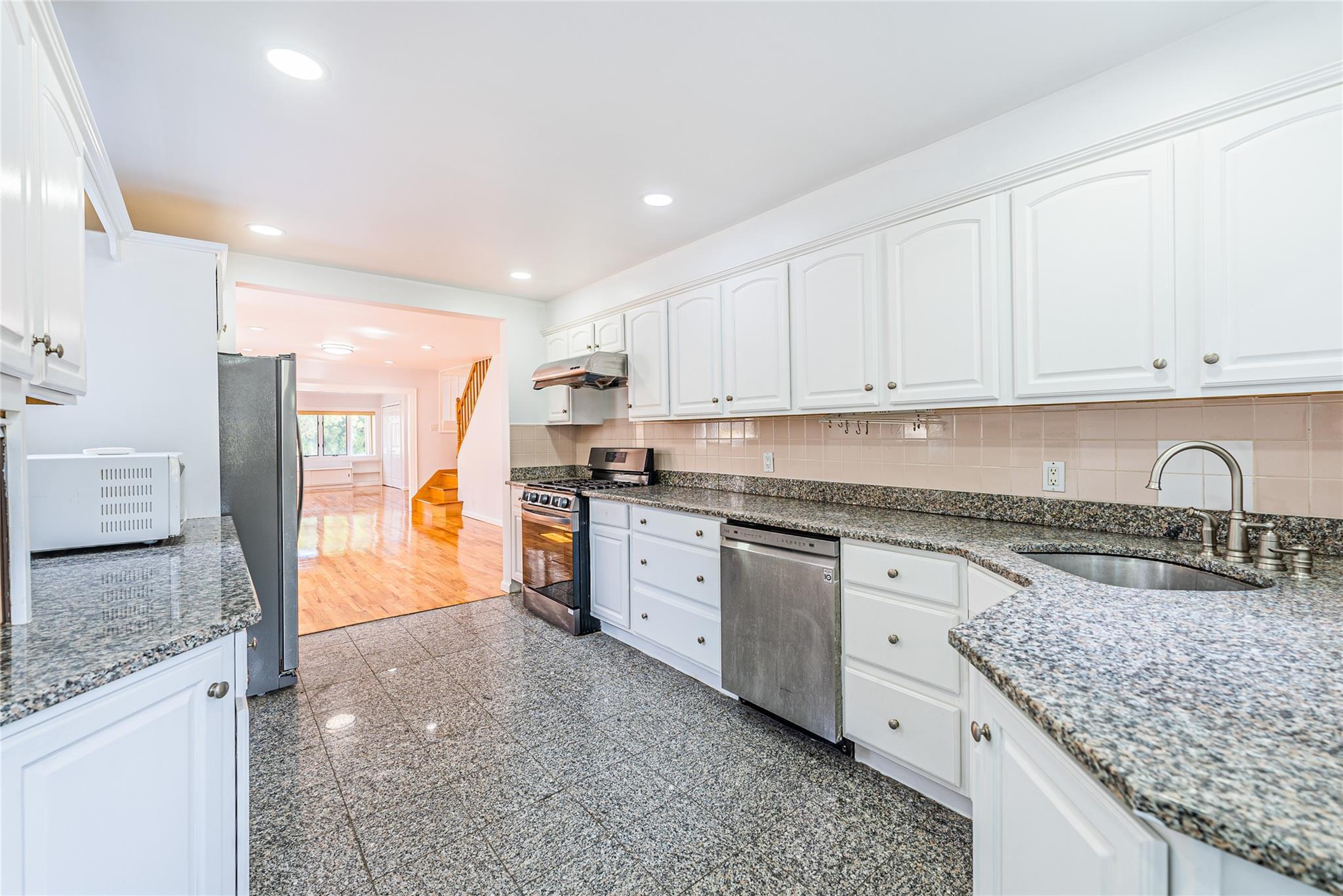 Single Family 247th St  Queens, NY 11363, MLS-862509-9