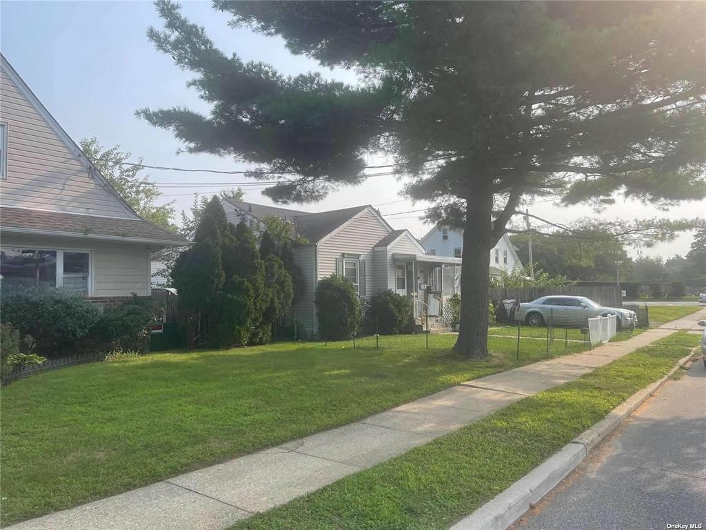Single Family Myrtle  Nassau County, NY 11590, MLS-862538-2