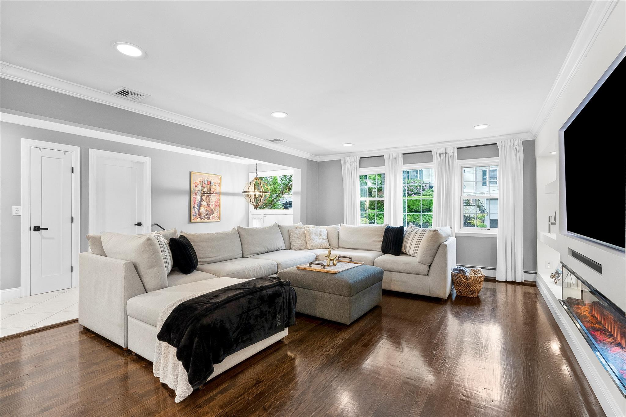 Single Family Cross  Westchester County, NY 10502, MLS-862543-10