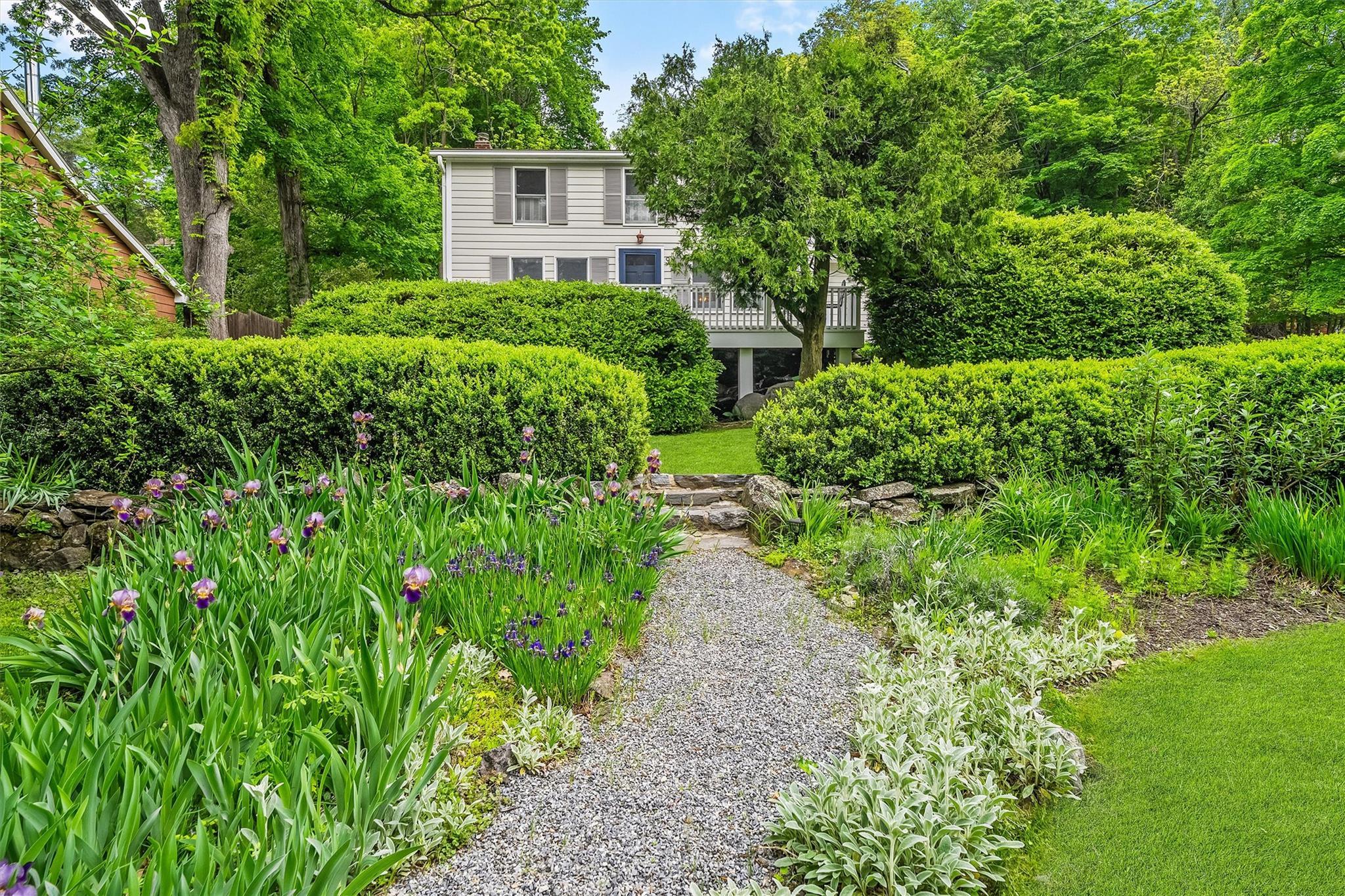 Single Family King  Westchester County, NY 10520, MLS-862566-2