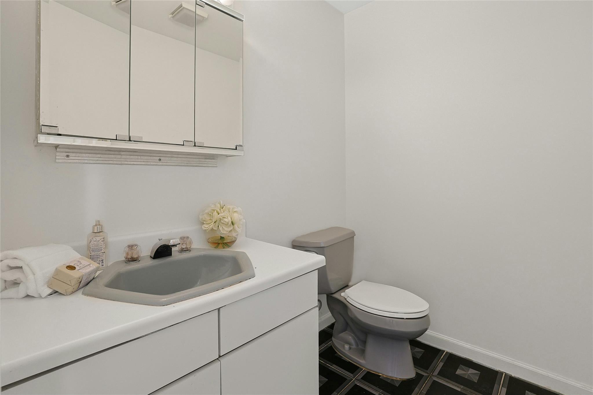 Single Family Cross  Westchester County, NY 10567, MLS-862575-25
