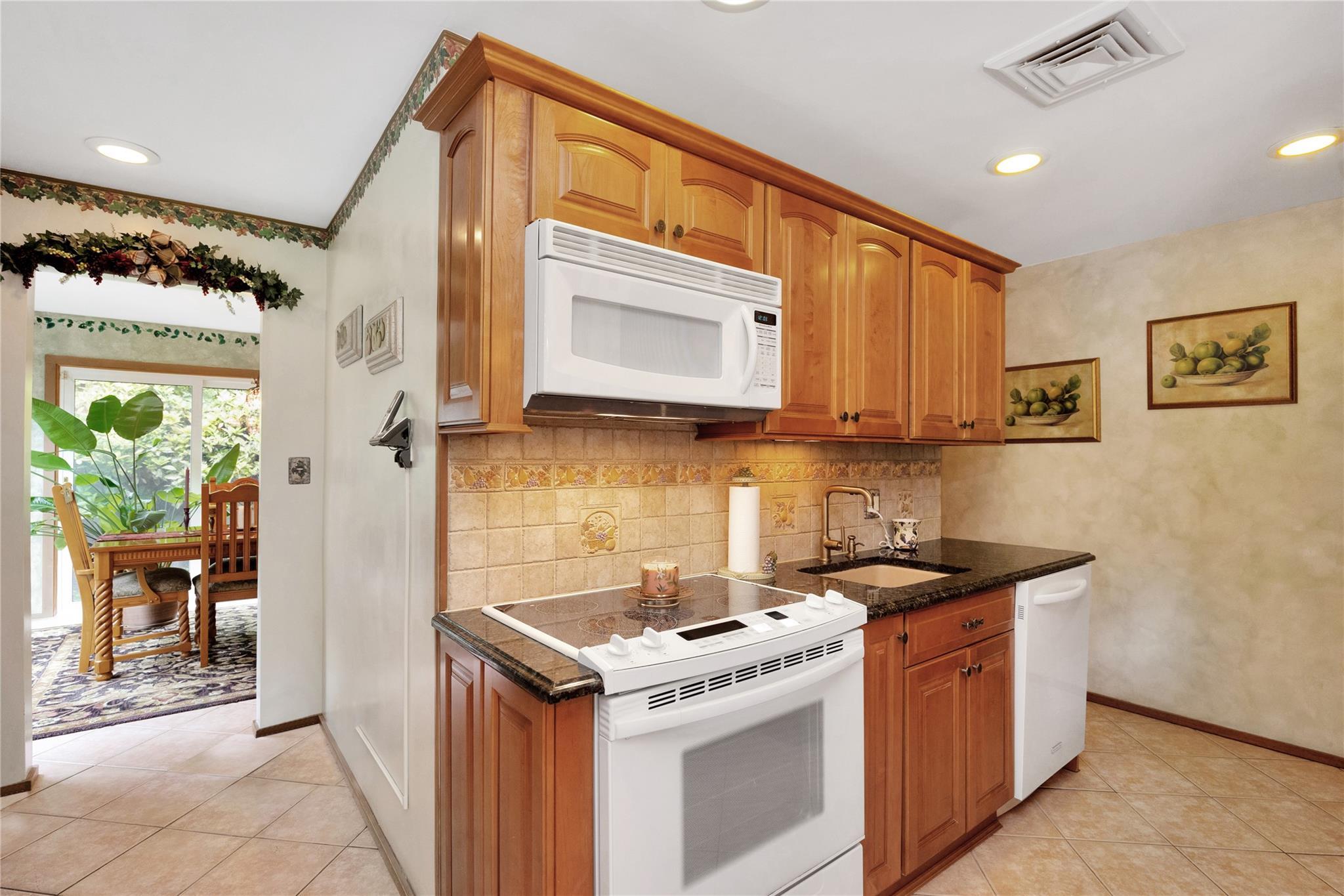 Single Family Oak Brook  Nassau County, NY 11566, MLS-862576-14