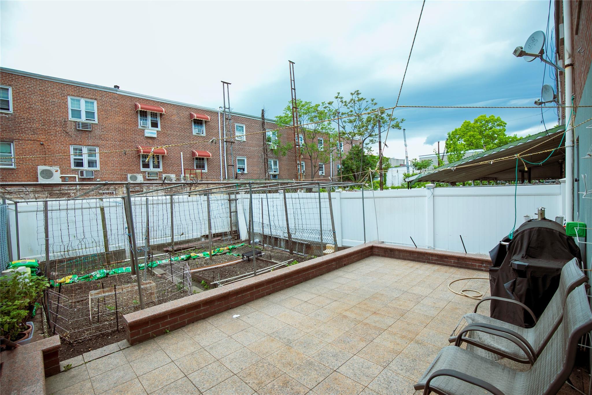 Single Family 78th  Queens, NY 11416, MLS-862598-22