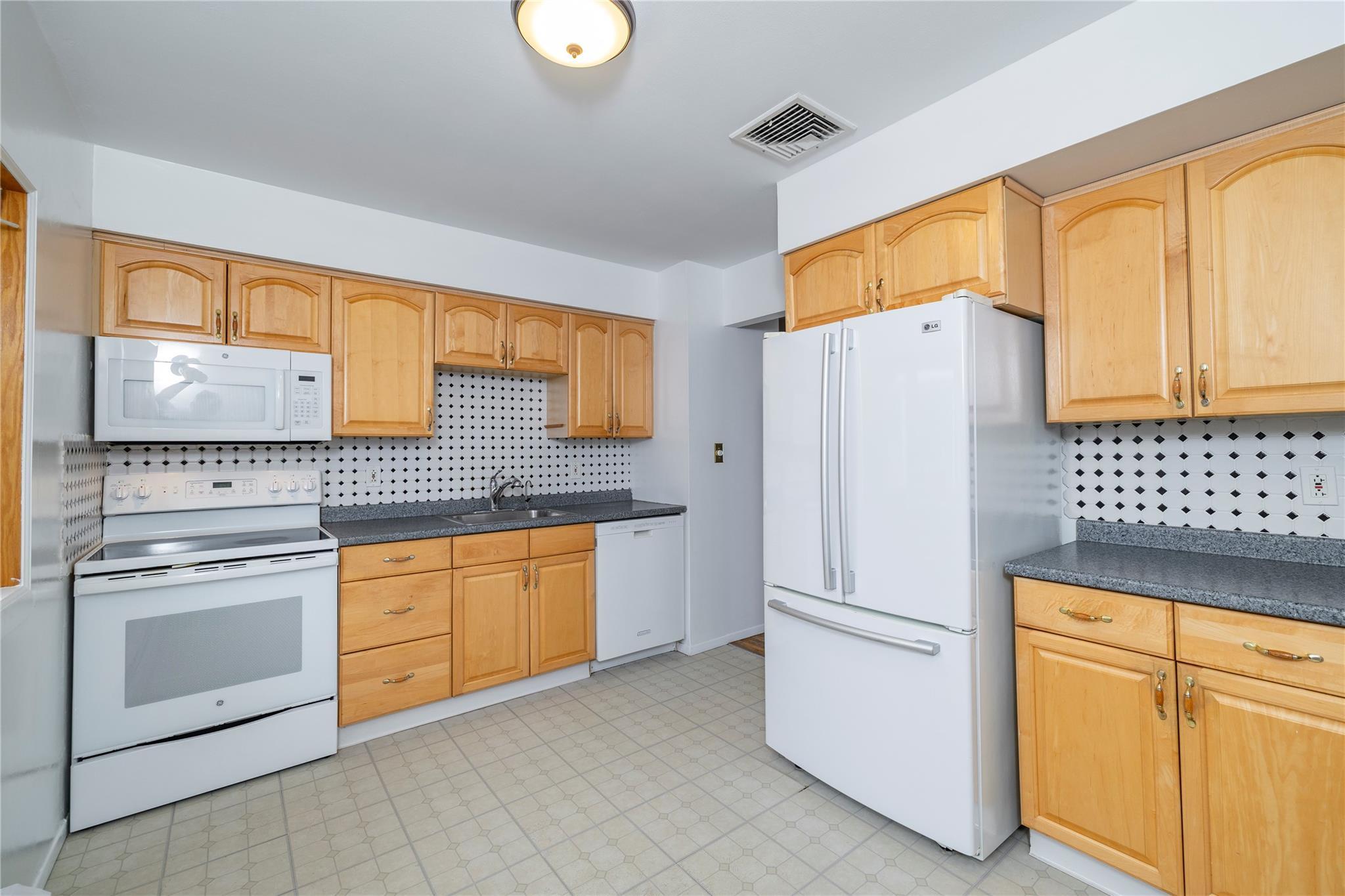 Single Family Bedell  Nassau County, NY 11520, MLS-862602-9