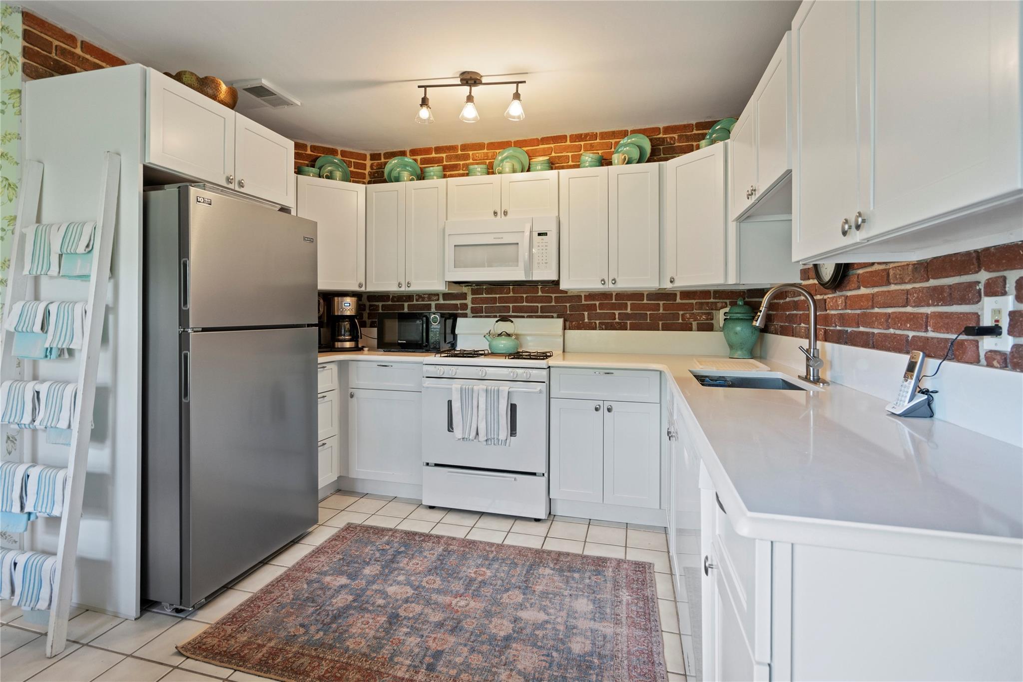 Single Family Woodchuck  Suffolk County, NY 11727, MLS-862605-11