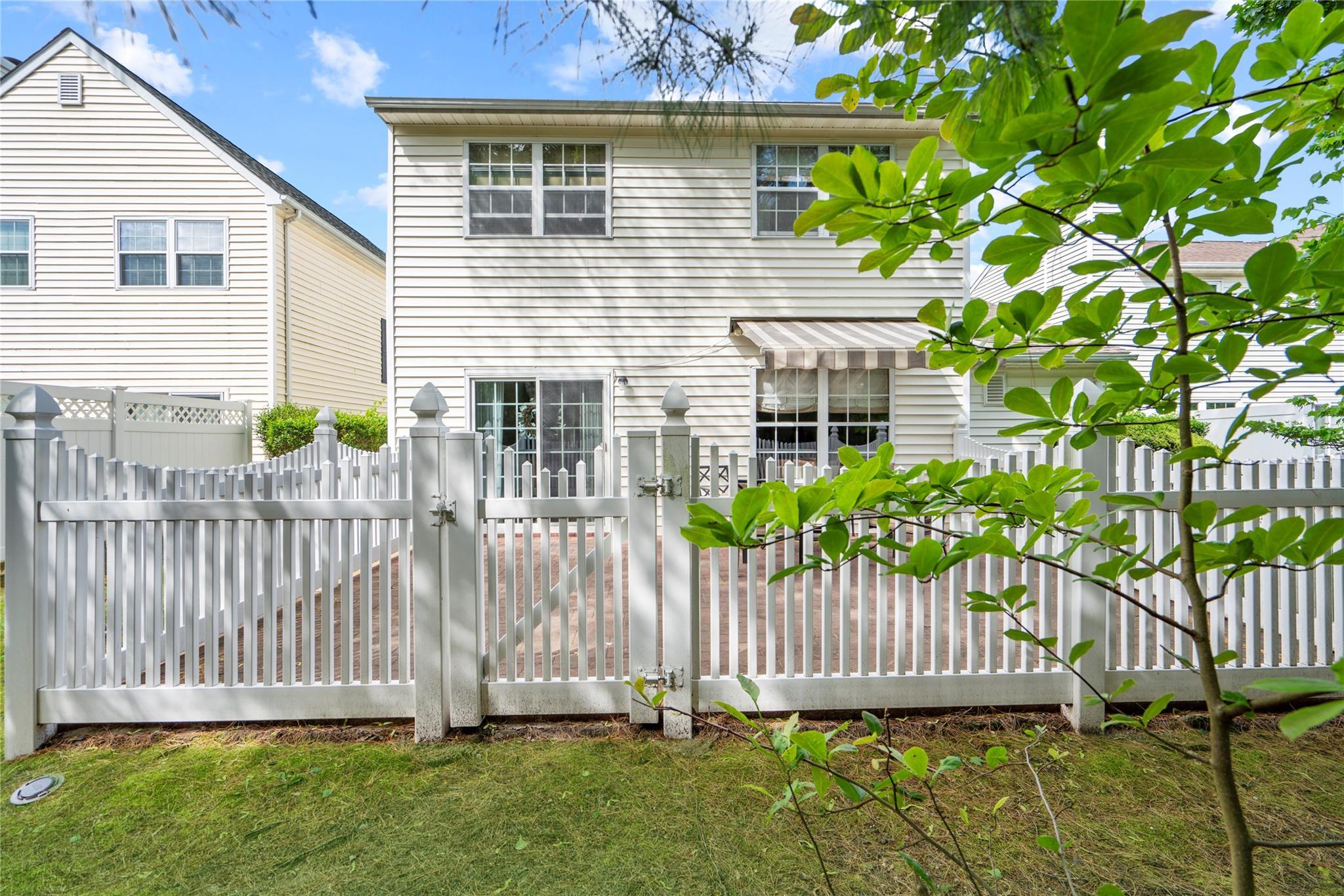 Single Family Woodchuck  Suffolk County, NY 11727, MLS-862605-2