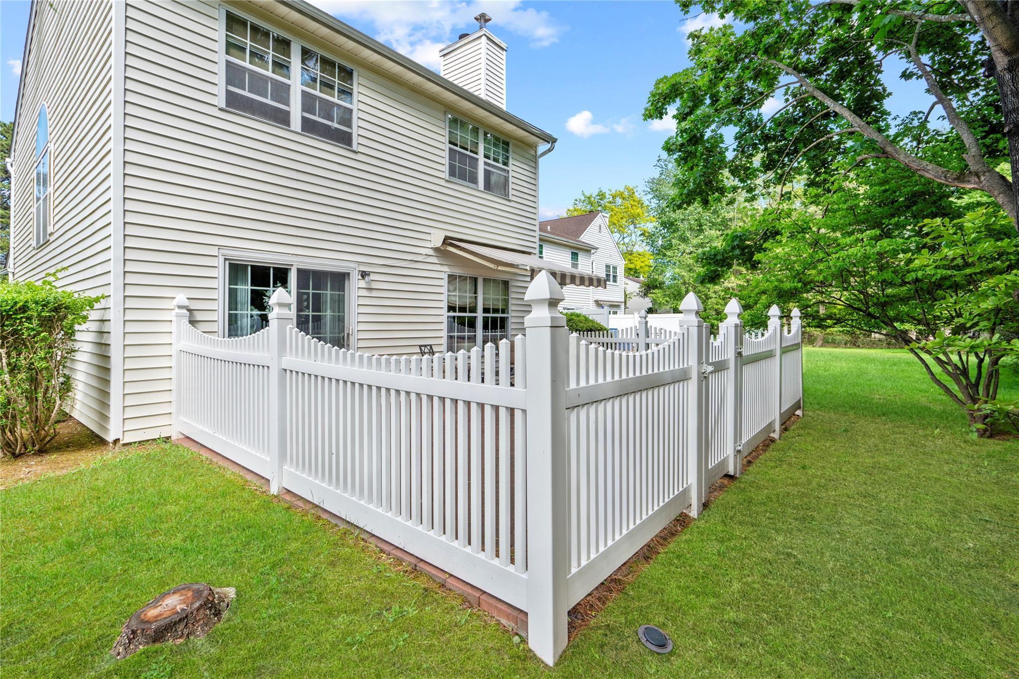 Single Family Woodchuck  Suffolk County, NY 11727, MLS-862605-26