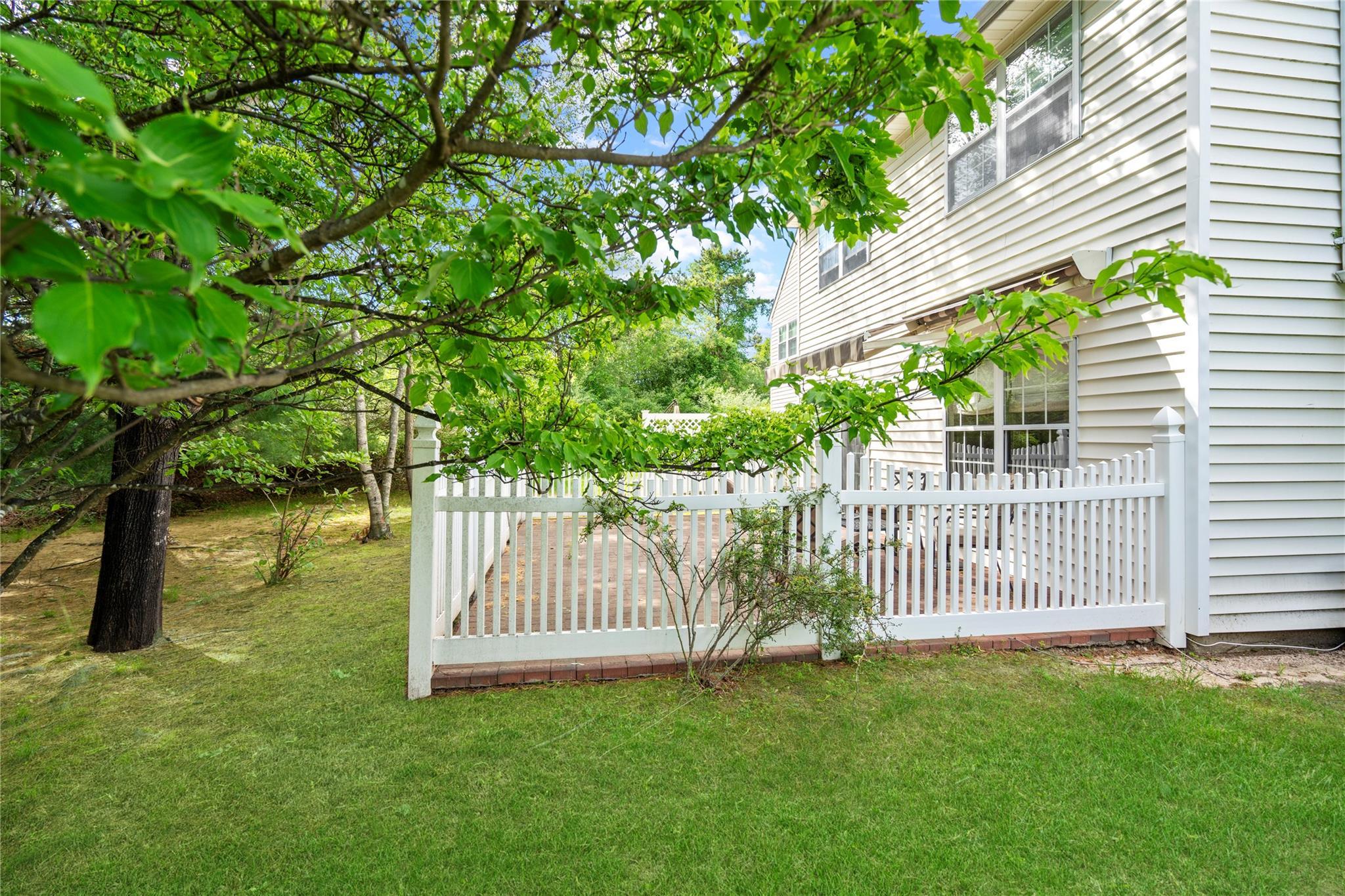 Single Family Woodchuck  Suffolk County, NY 11727, MLS-862605-27