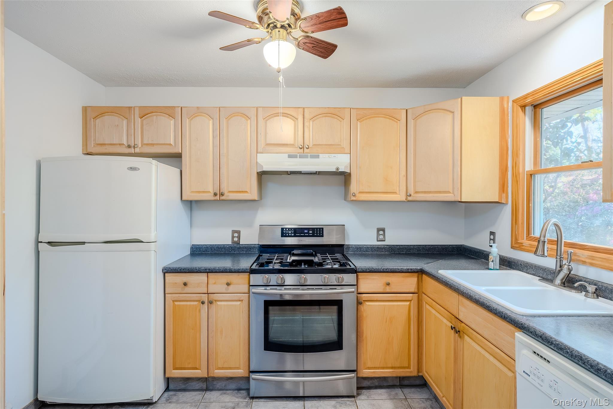 Single Family Cliff Suffolk County, NY 11792, MLS-862611-22