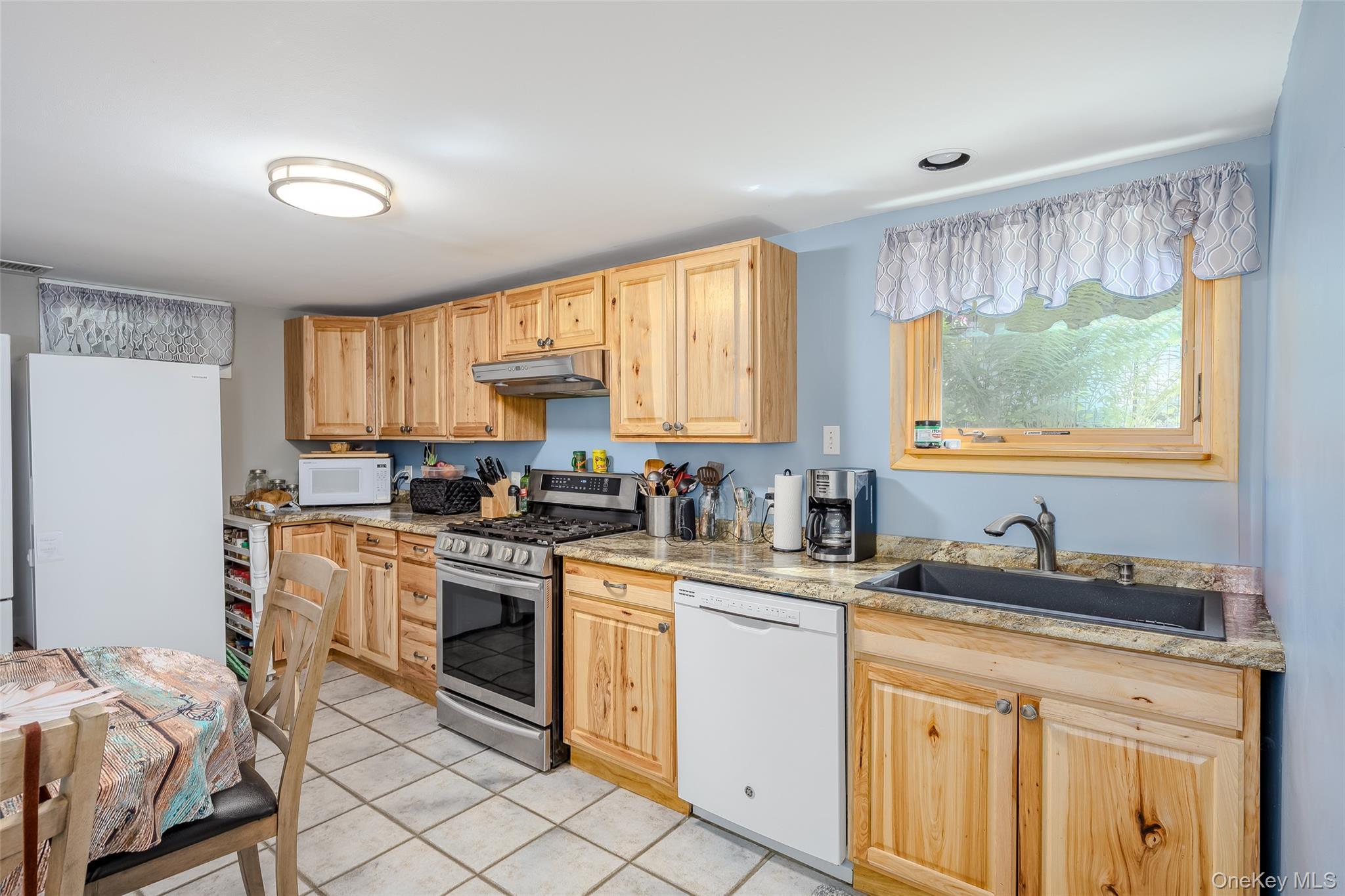 Single Family Cliff Suffolk County, NY 11792, MLS-862611-38