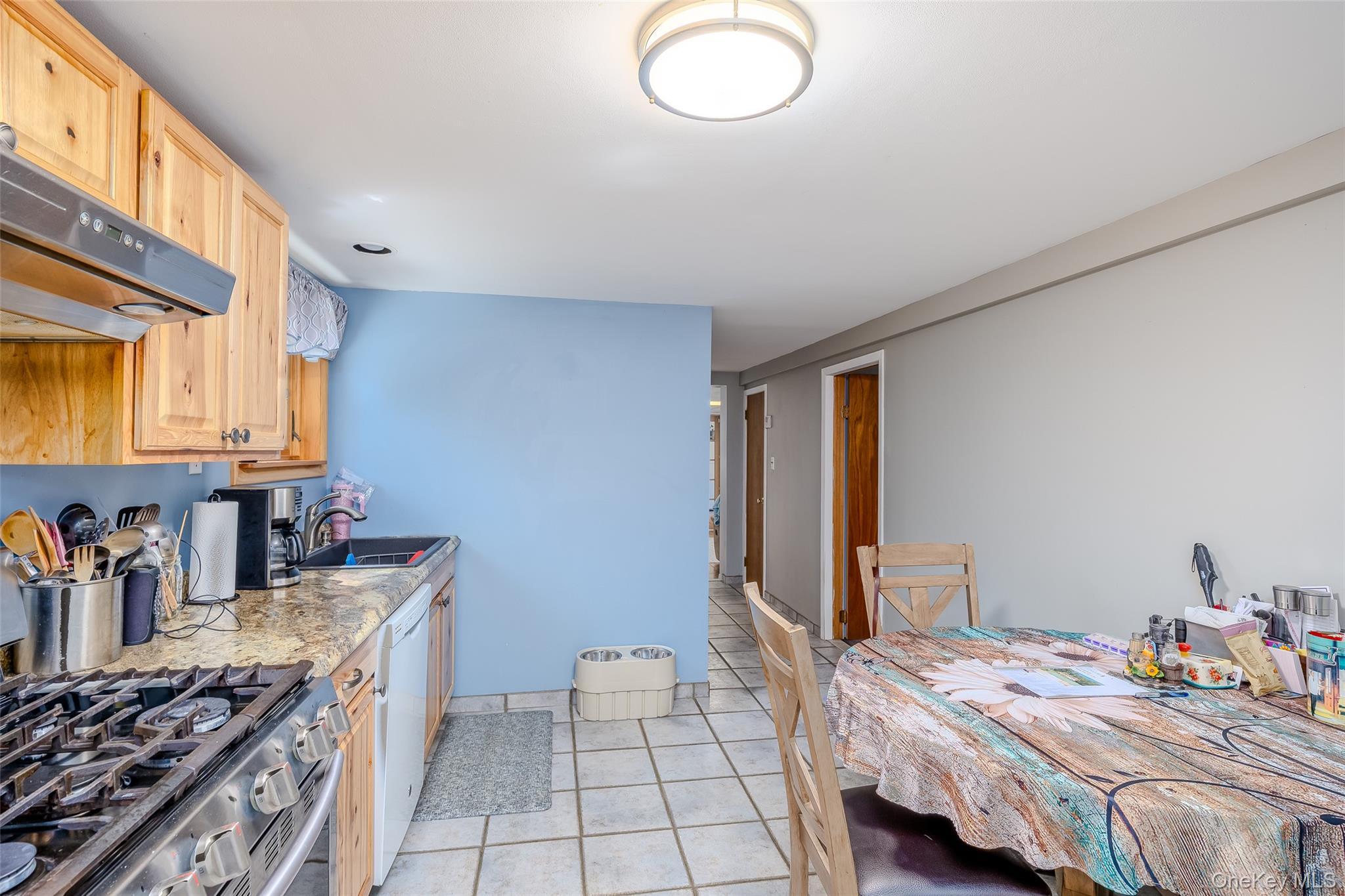 Single Family Cliff Suffolk County, NY 11792, MLS-862611-40