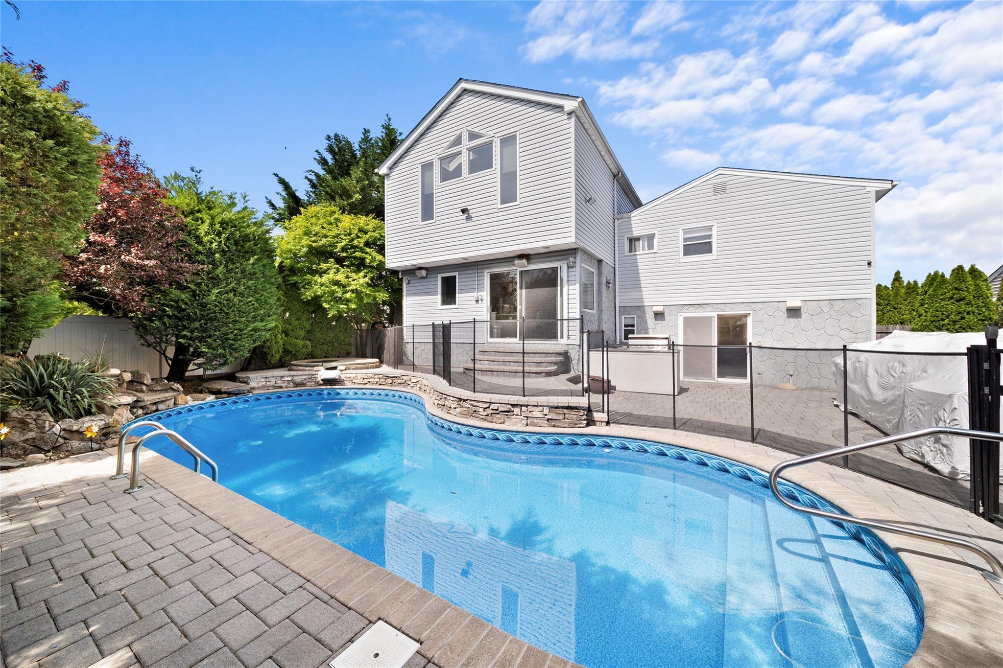Single Family Milanna  Nassau County, NY 11793, MLS-862624-12