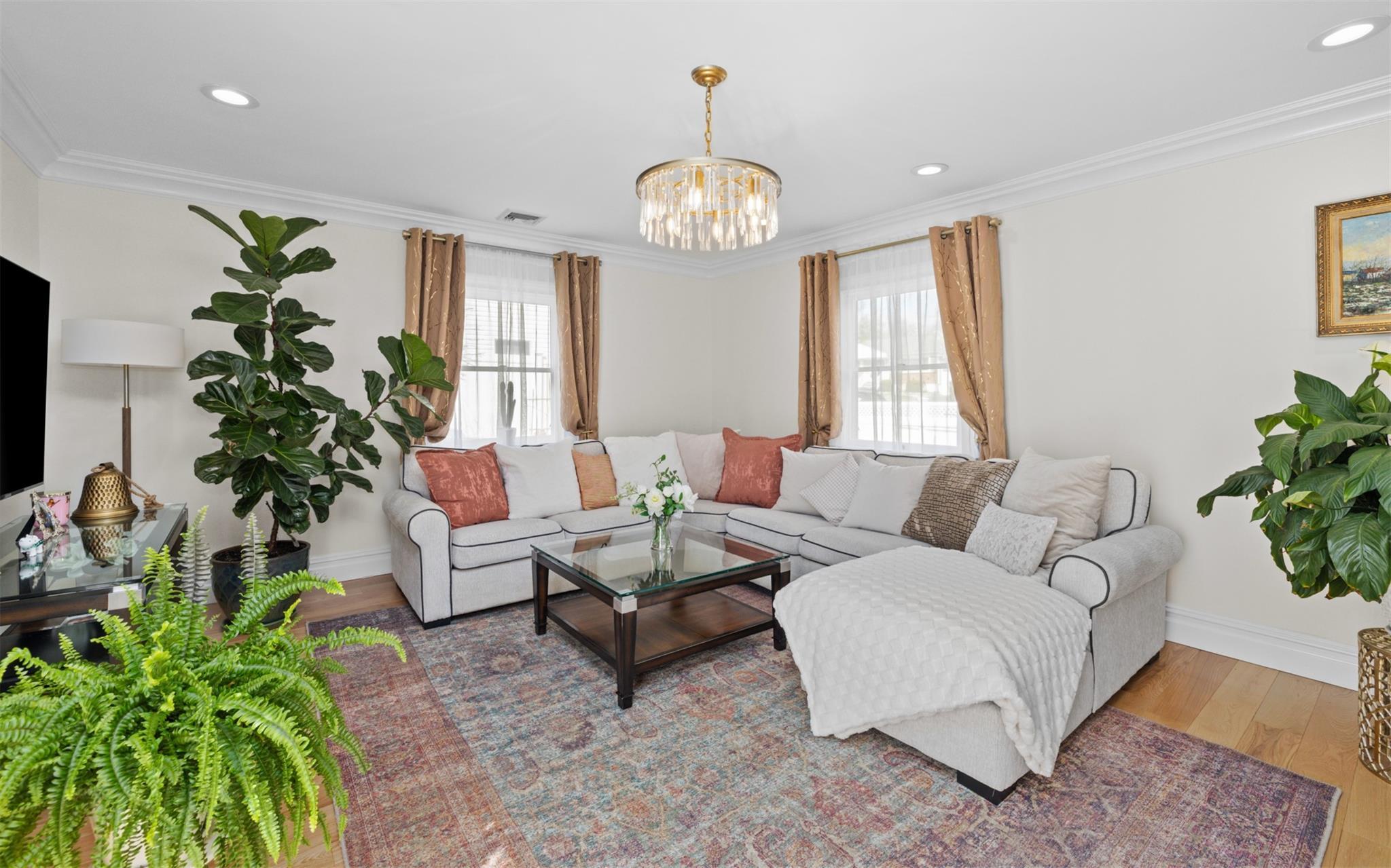 Single Family Hamilton  Nassau County, NY 11735, MLS-862697-15