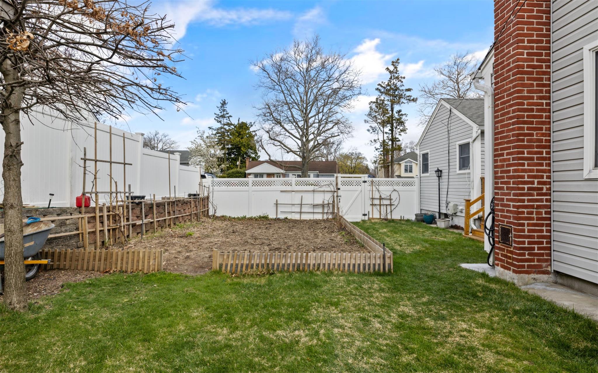 Single Family Hamilton  Nassau County, NY 11735, MLS-862697-33