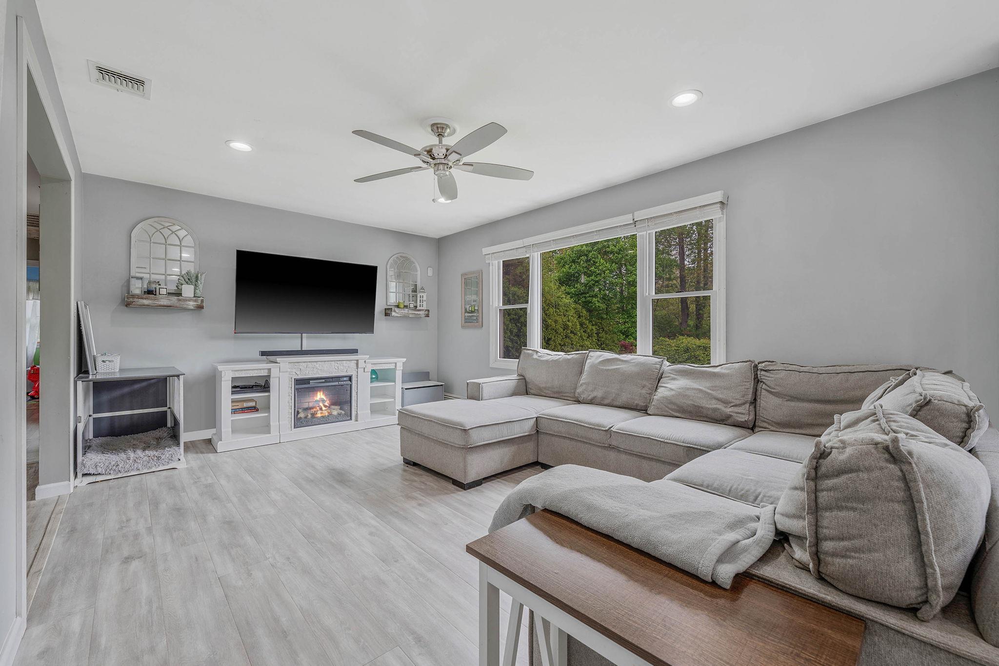 Single Family Whitewood  Suffolk County, NY 11778, MLS-862720-22