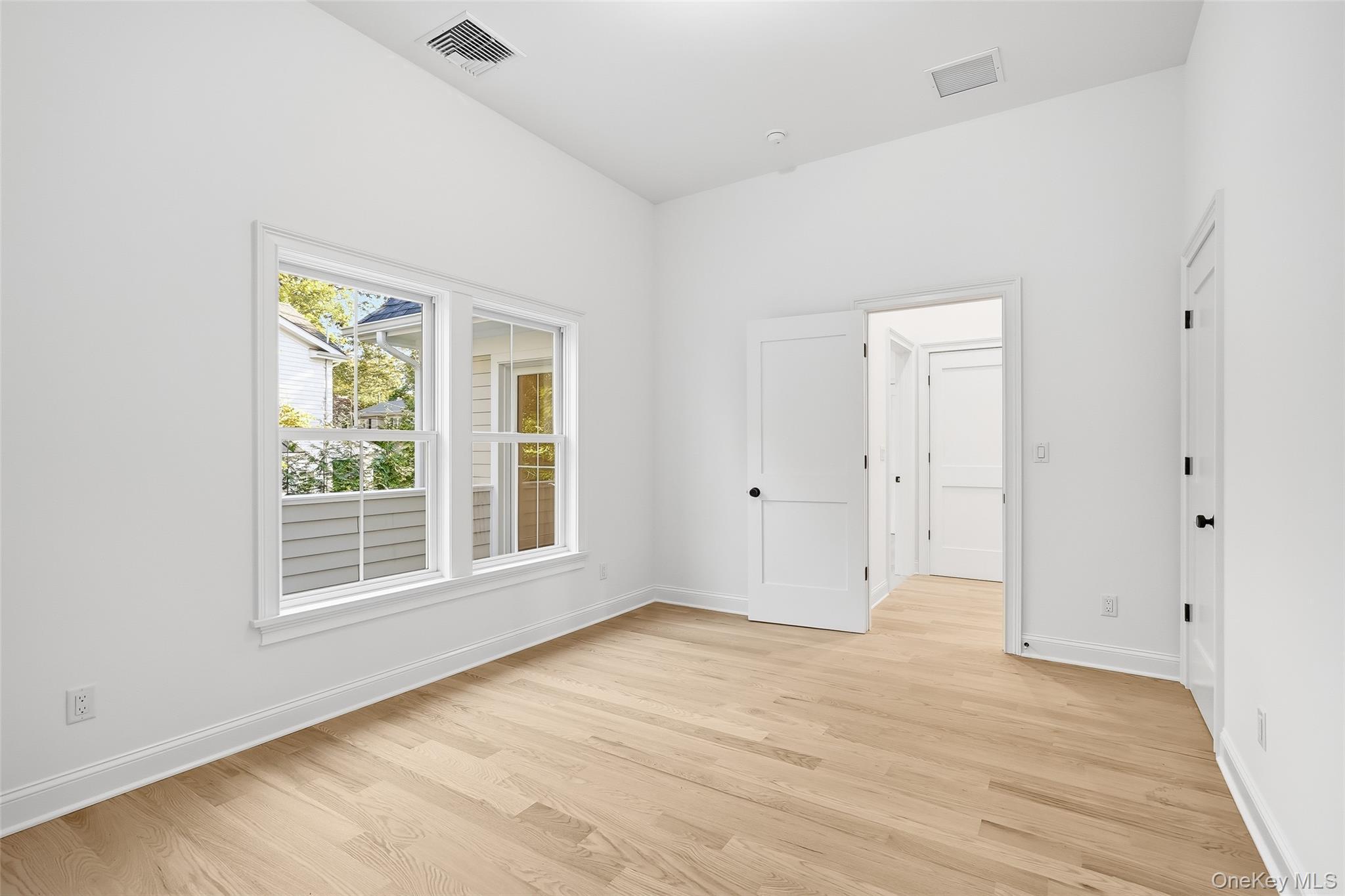 Single Family Glen Oaks Westchester County, NY 10580, MLS-862726-17