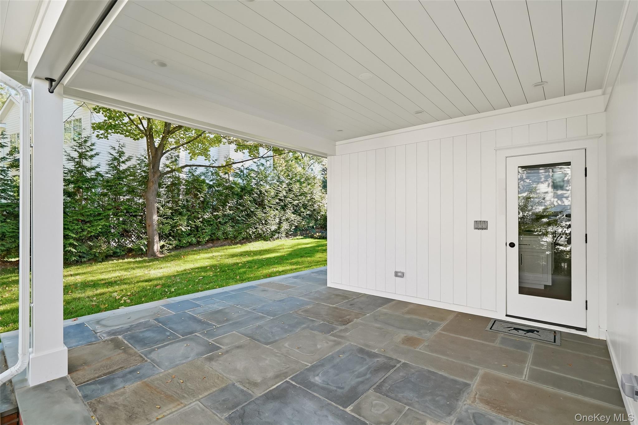 Single Family Glen Oaks Westchester County, NY 10580, MLS-862726-25