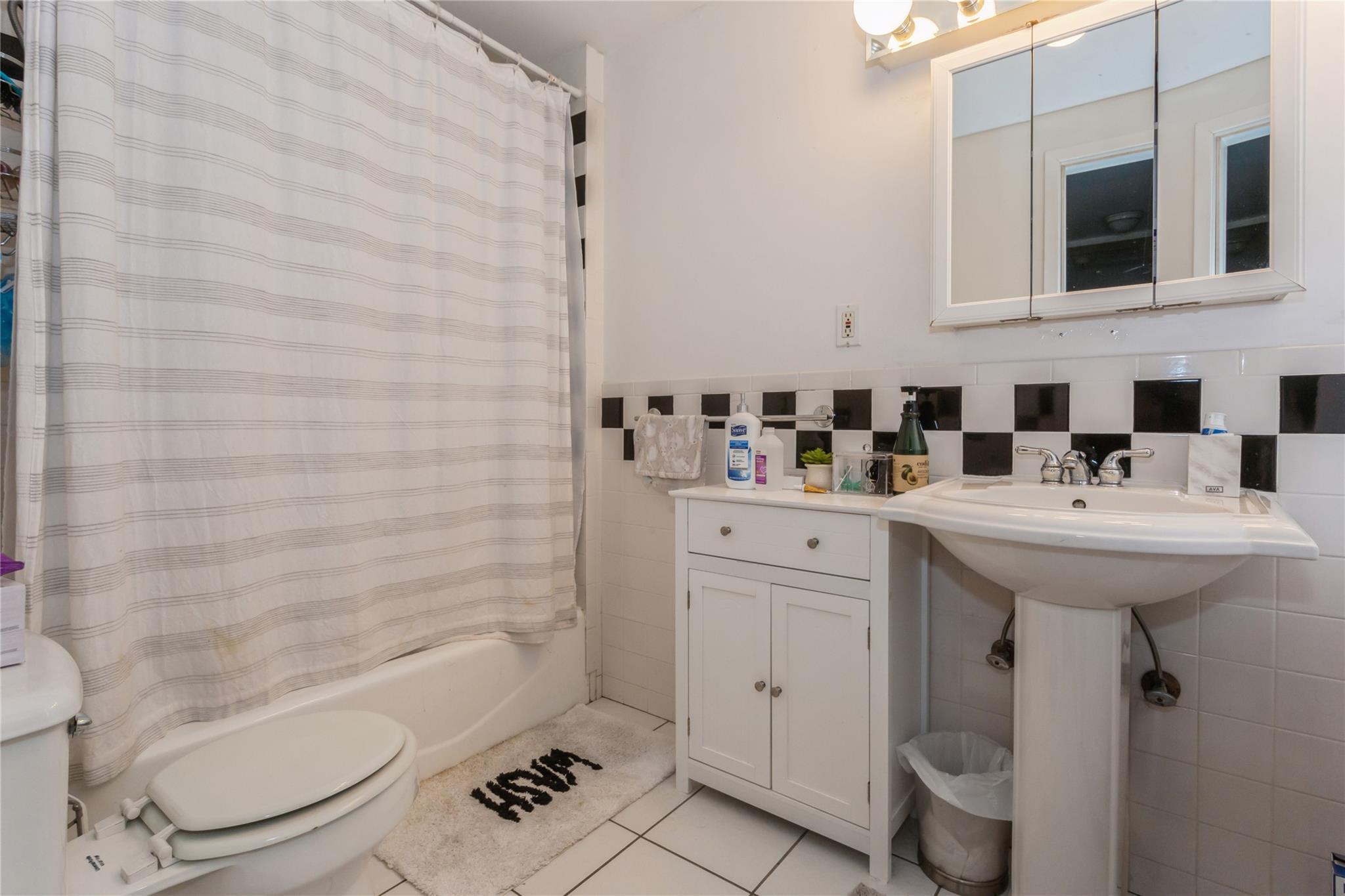 Single Family Walnut  Nassau County, NY 11561, MLS-862736-17
