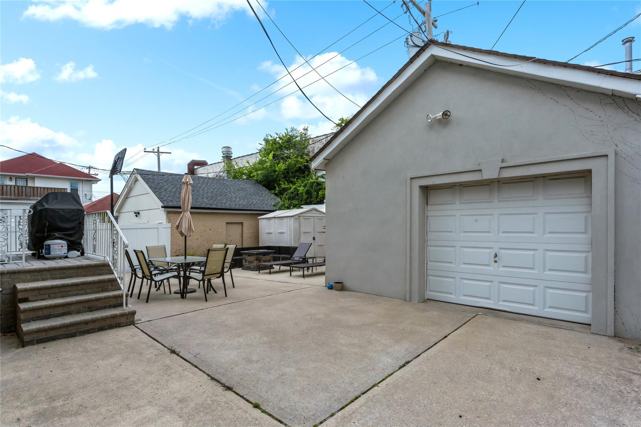 Single Family Walnut  Nassau County, NY 11561, MLS-862736-18