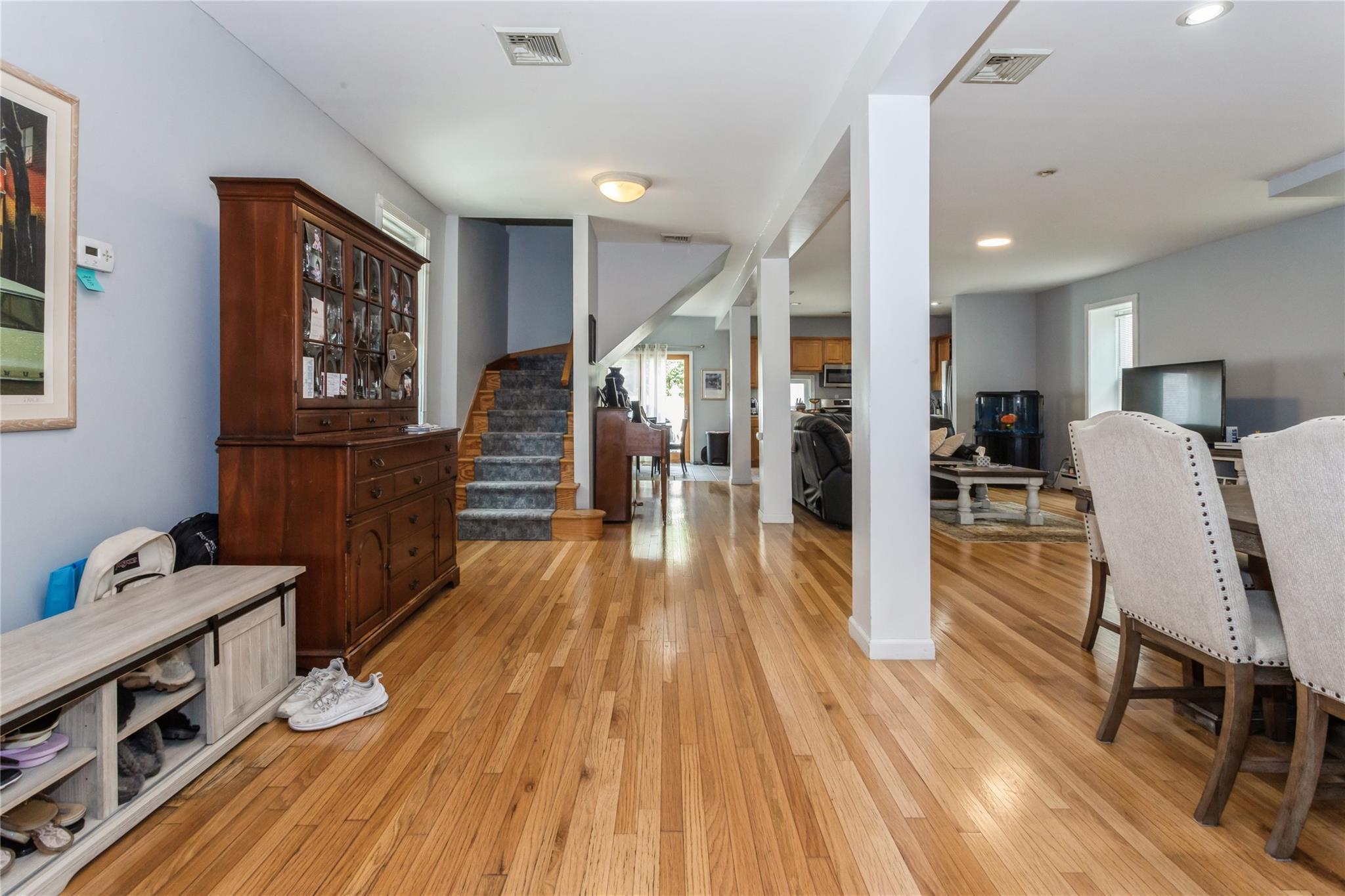 Single Family Walnut  Nassau County, NY 11561, MLS-862736-3
