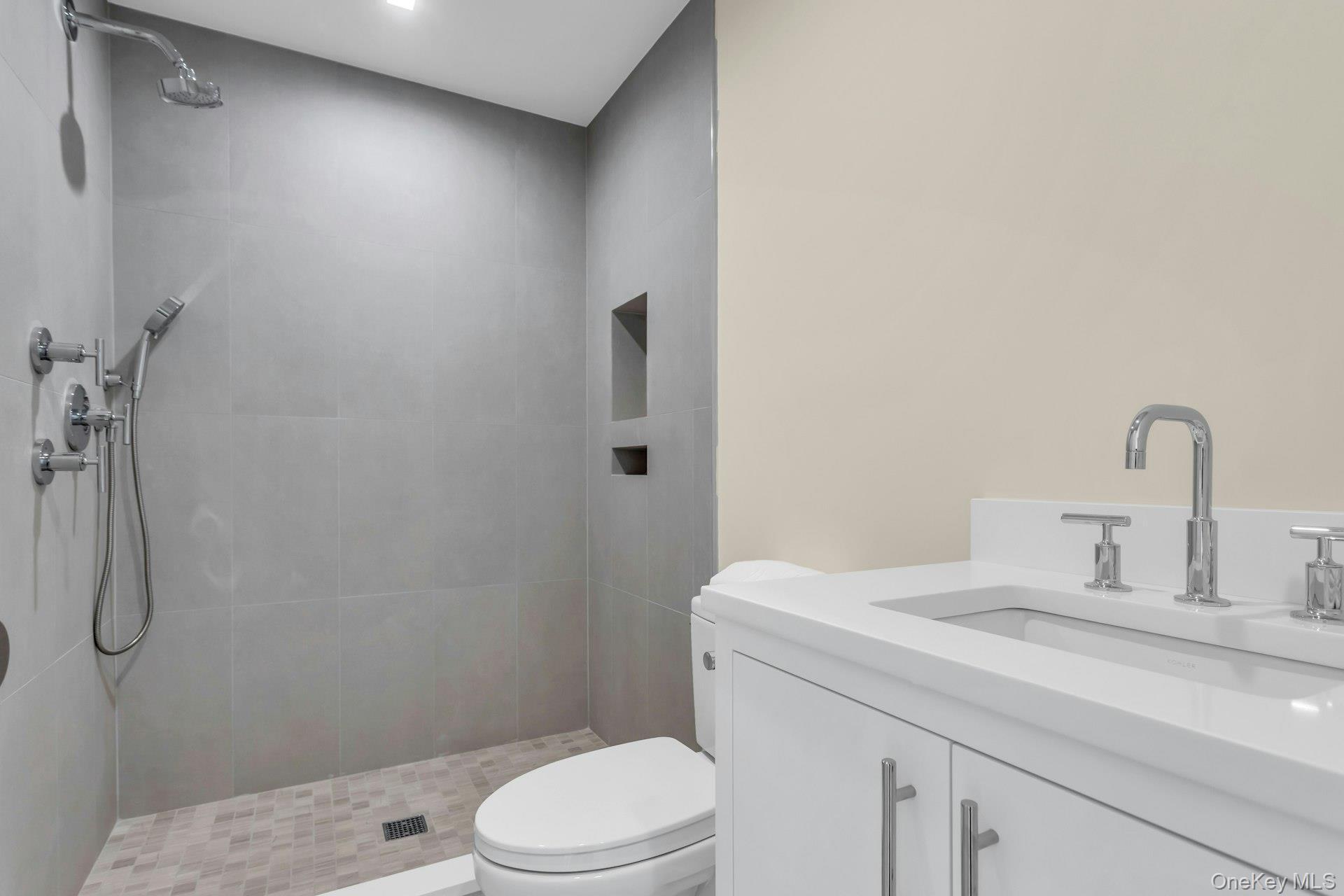 Single Family Blue Marlin Suffolk County, NY 11971, MLS-862752-31