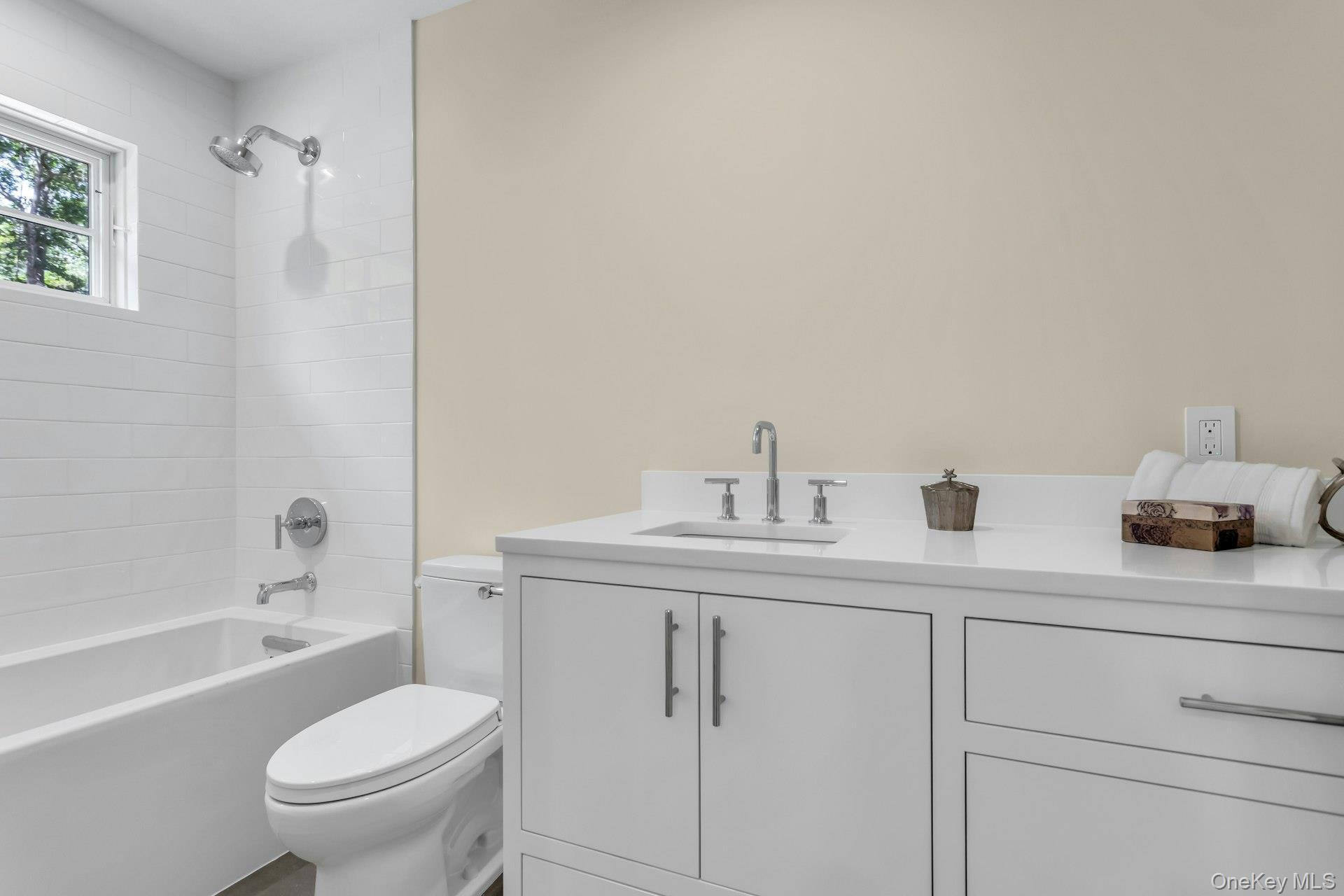 Single Family Blue Marlin Suffolk County, NY 11971, MLS-862752-35