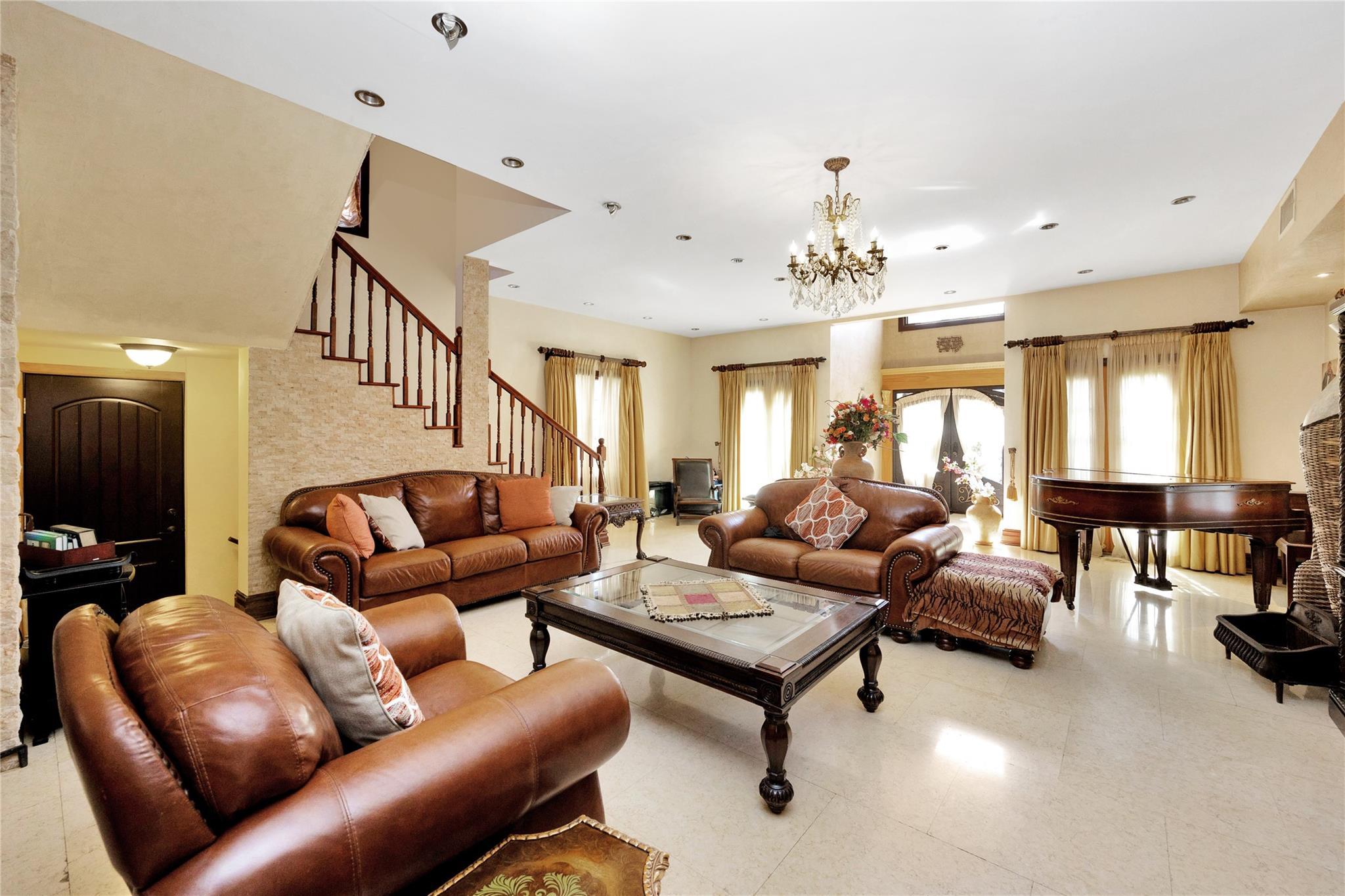 Single Family Radnor  Queens, NY 11432, MLS-862770-4