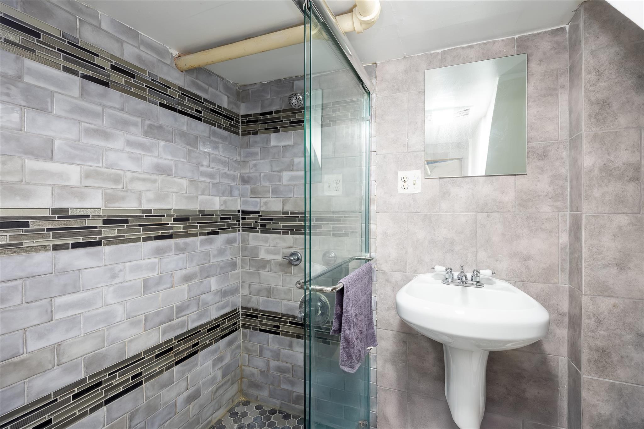 Single Family 215th  Queens, NY 11428, MLS-862795-25