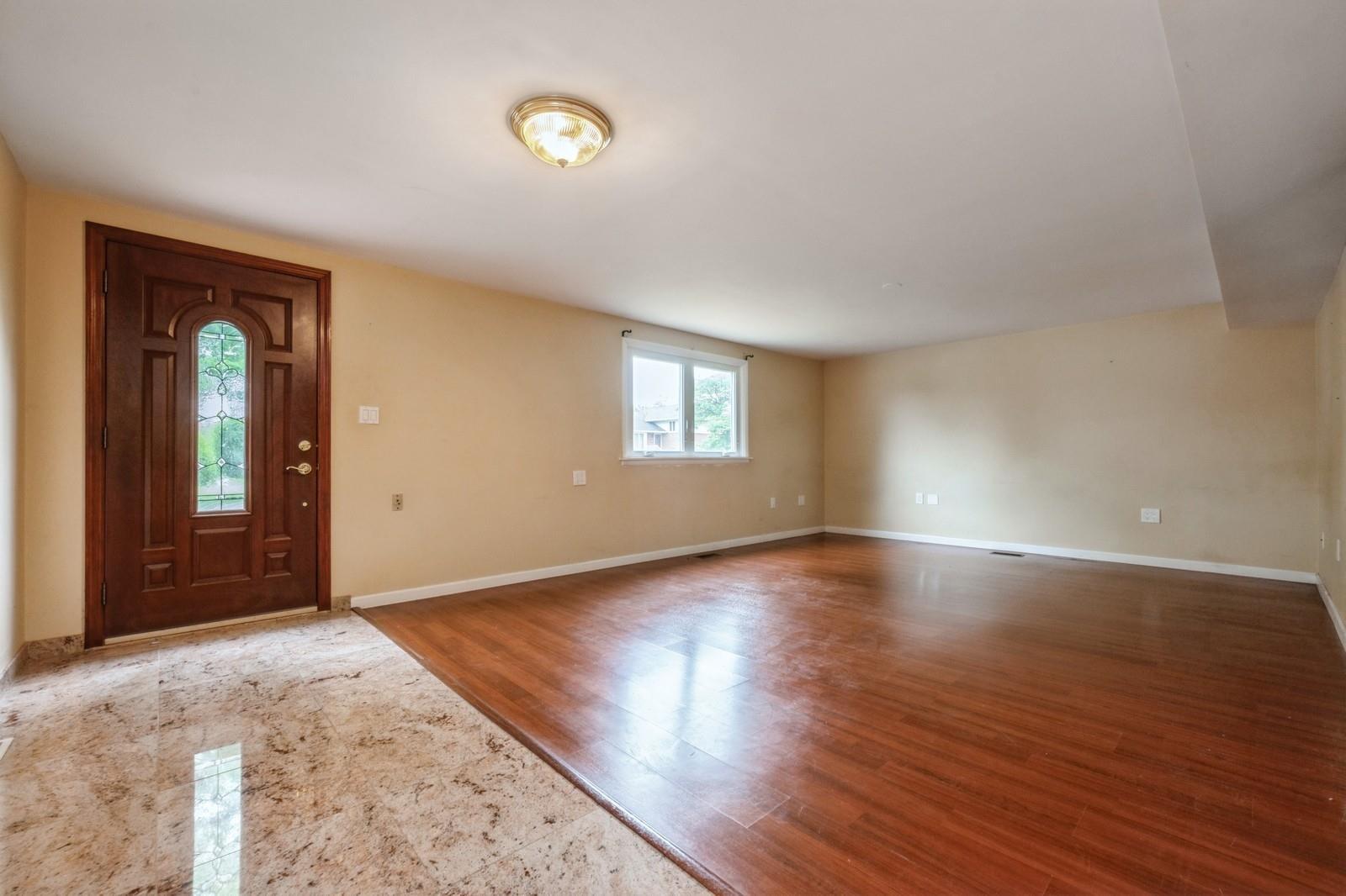 Single Family Regent  Nassau County, NY 11590, MLS-862798-22