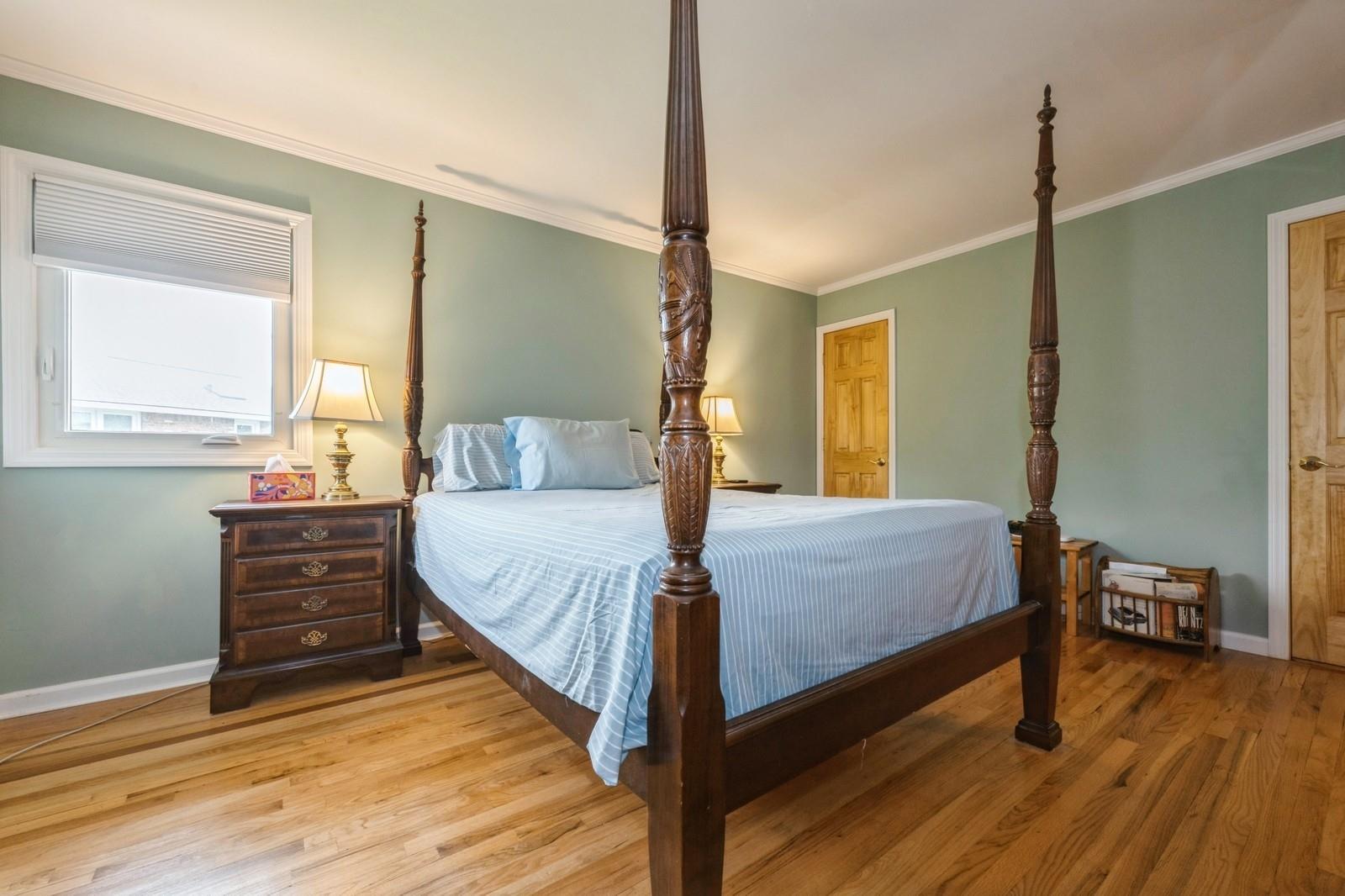 Single Family Regent  Nassau County, NY 11590, MLS-862798-24