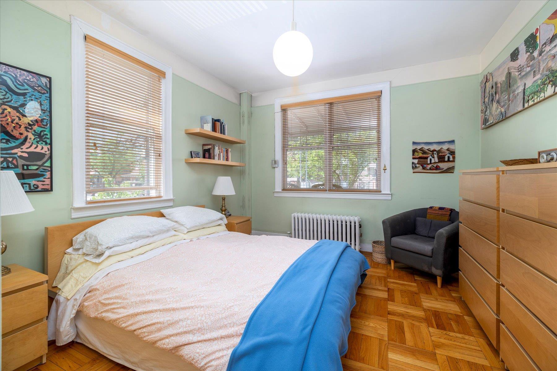 Single Family Lurting  Bronx, NY 10469, MLS-862811-15