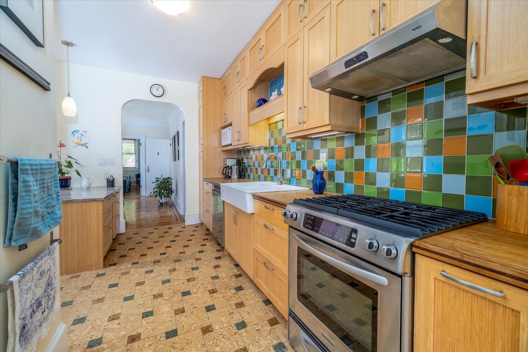 Single Family Lurting  Bronx, NY 10469, MLS-862811-22