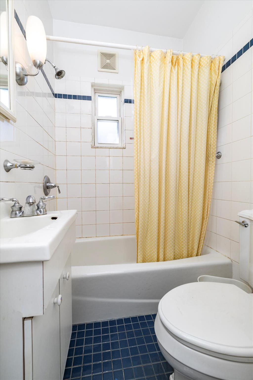 Single Family Lurting  Bronx, NY 10469, MLS-862811-26