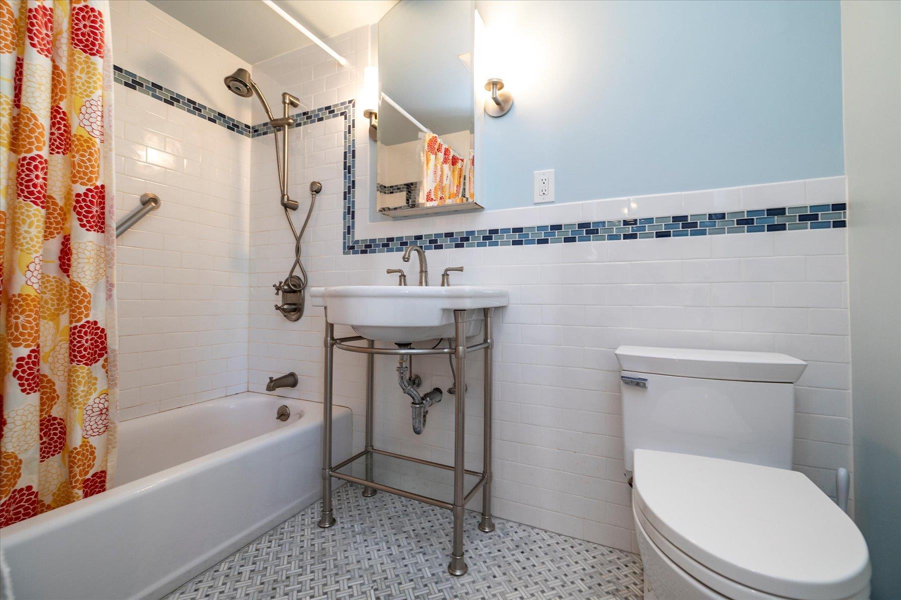 Single Family Lurting  Bronx, NY 10469, MLS-862811-31