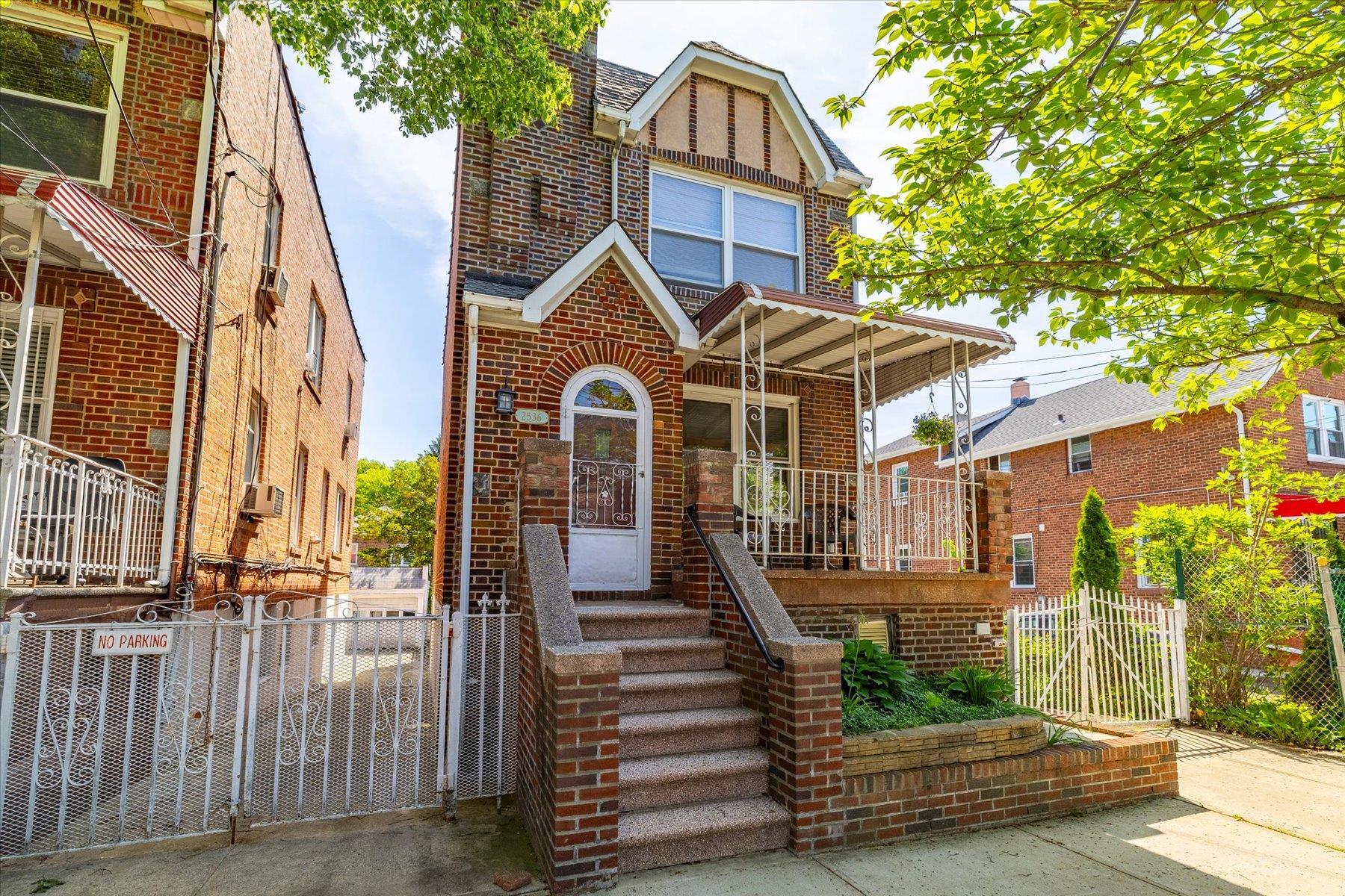 Single Family Lurting  Bronx, NY 10469, MLS-862811-4