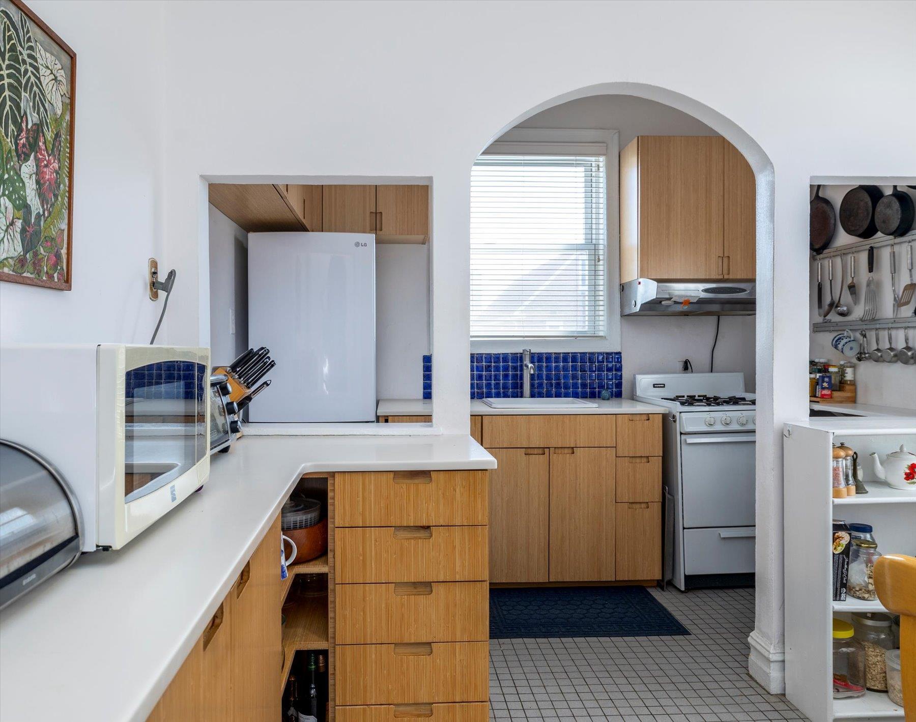 Single Family Lurting  Bronx, NY 10469, MLS-862811-41