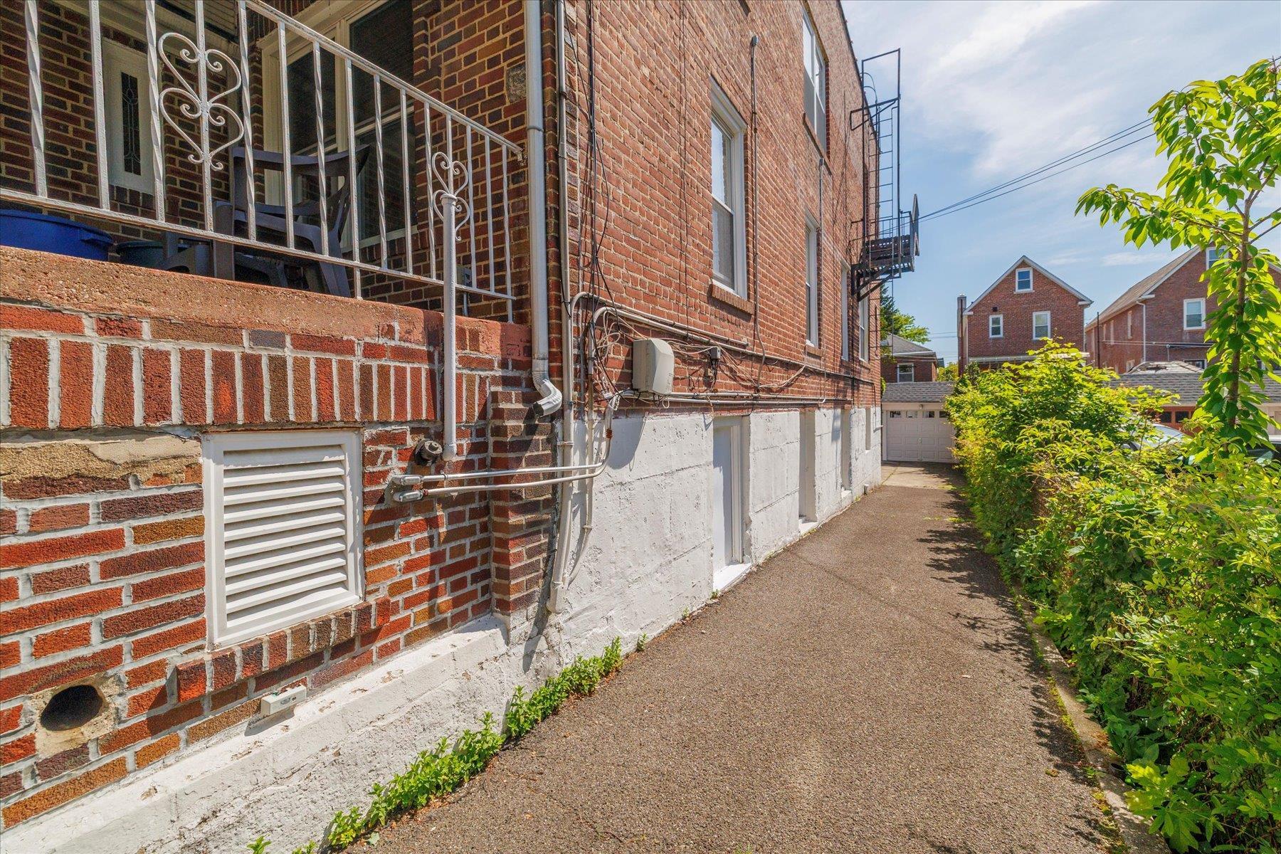 Single Family Lurting  Bronx, NY 10469, MLS-862811-7