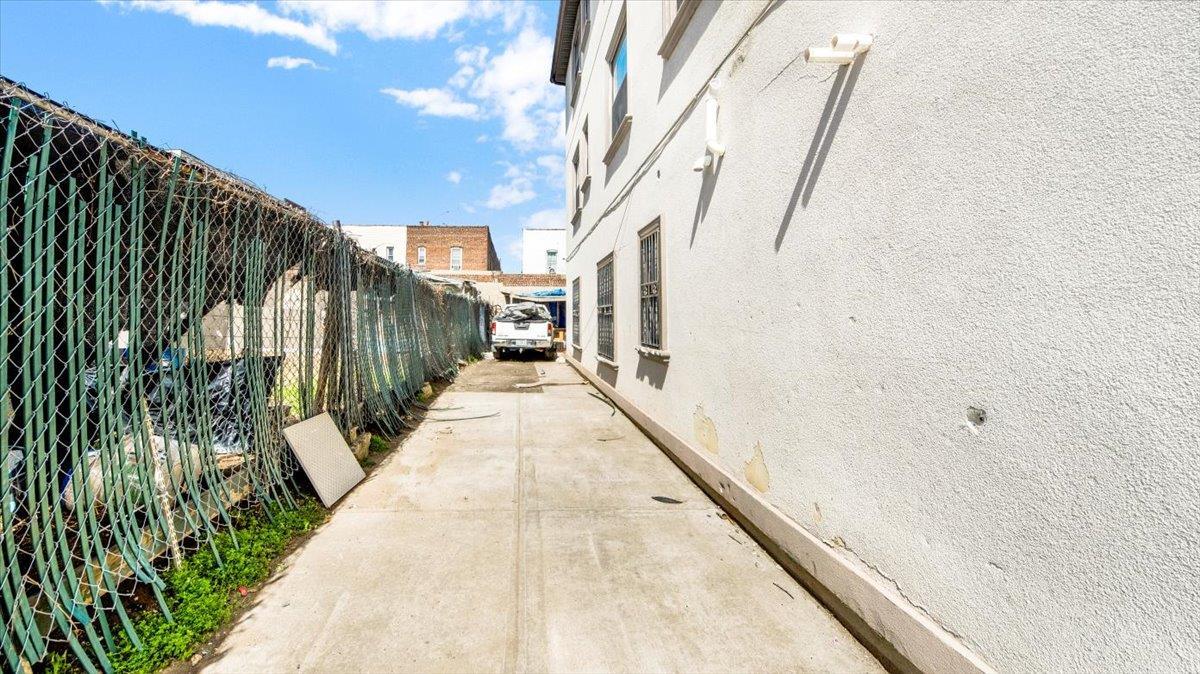 Single Family 220th  Bronx, NY 10467, MLS-862820-6