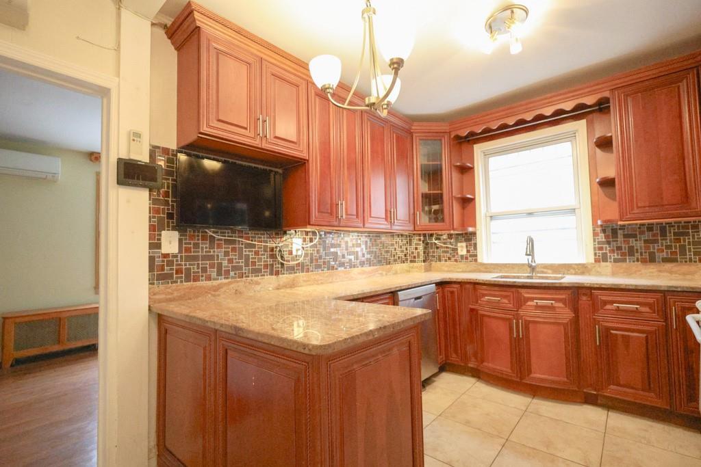 Single Family 77th  Queens, NY 11375, MLS-862828-16