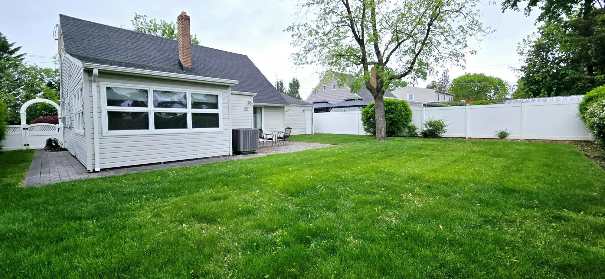 Single Family Arizona  Nassau County, NY 11791, MLS-862907-16