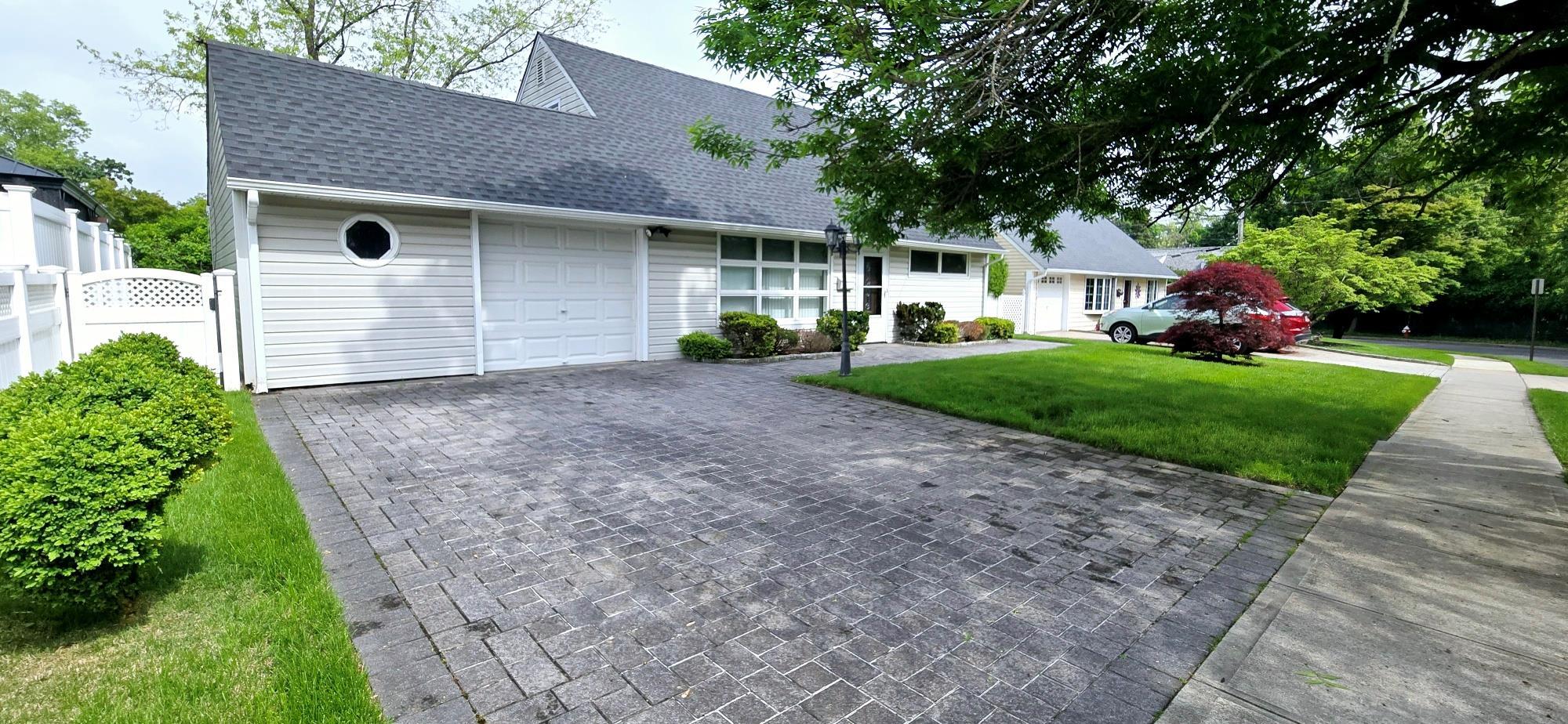 Single Family Arizona  Nassau County, NY 11791, MLS-862907-2