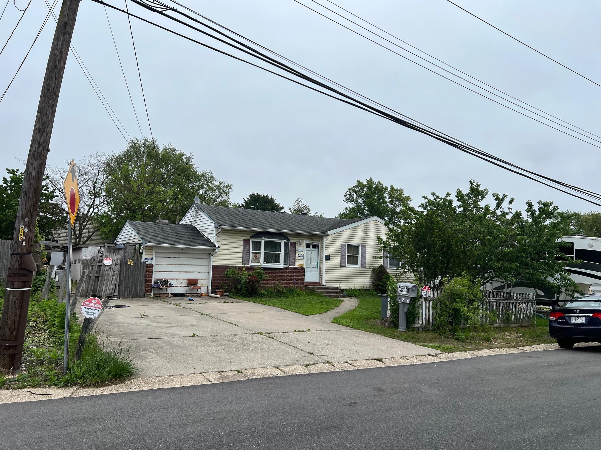 Single Family Pinetop  Suffolk County, NY 11722, MLS-862958-2