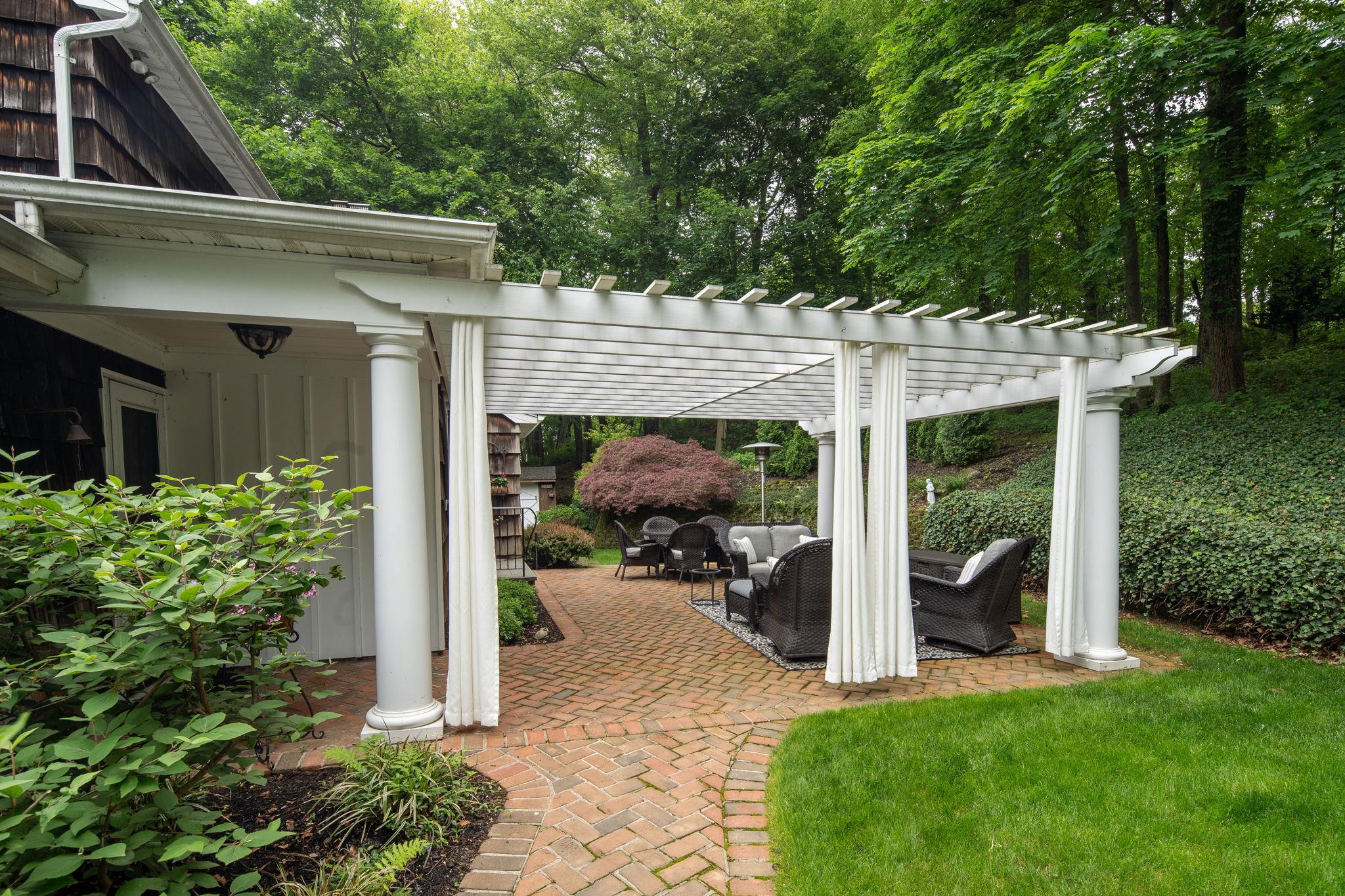 Single Family West Hills  Suffolk County, NY 11743, MLS-862961-22