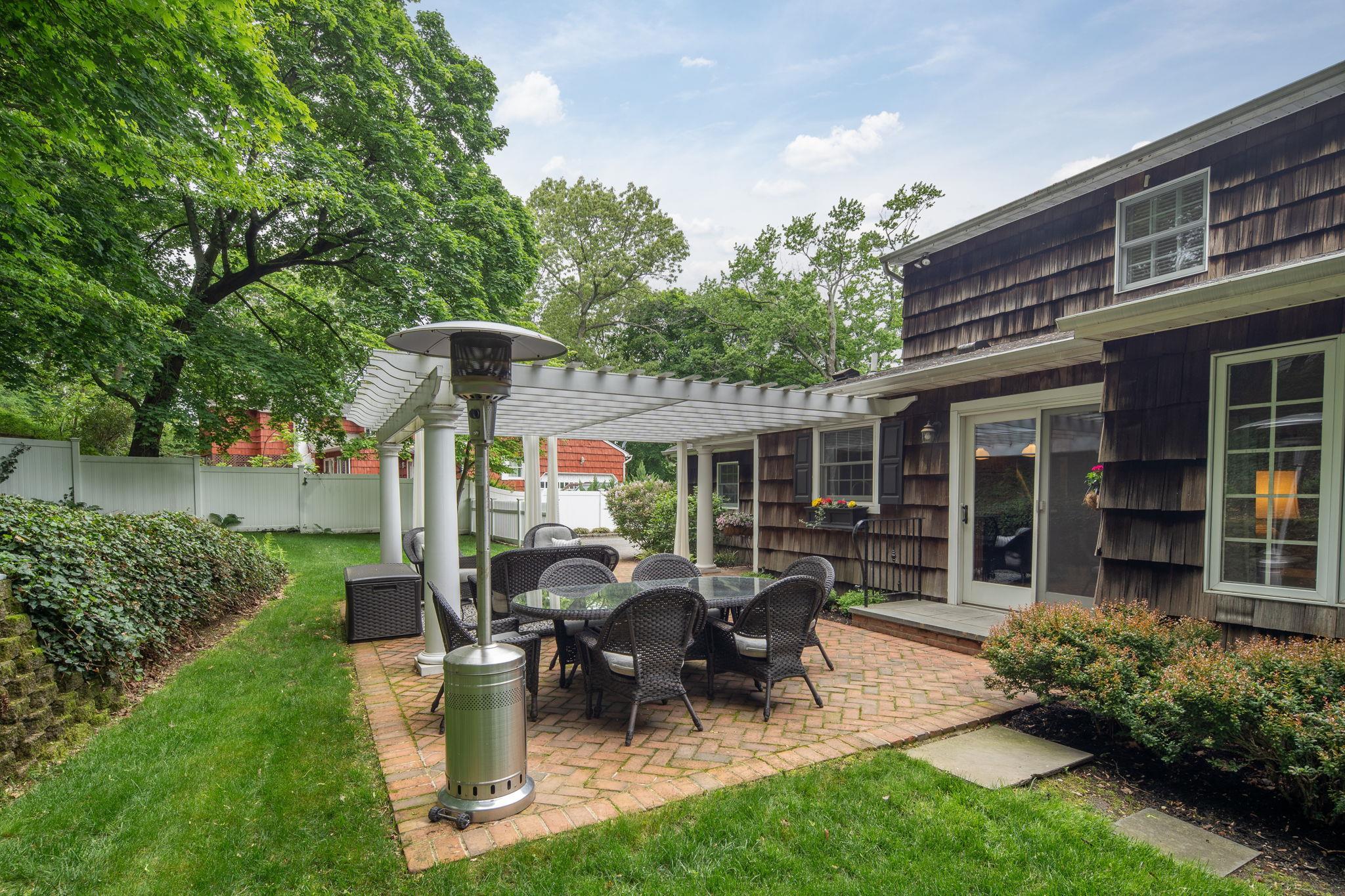 Single Family West Hills  Suffolk County, NY 11743, MLS-862961-23