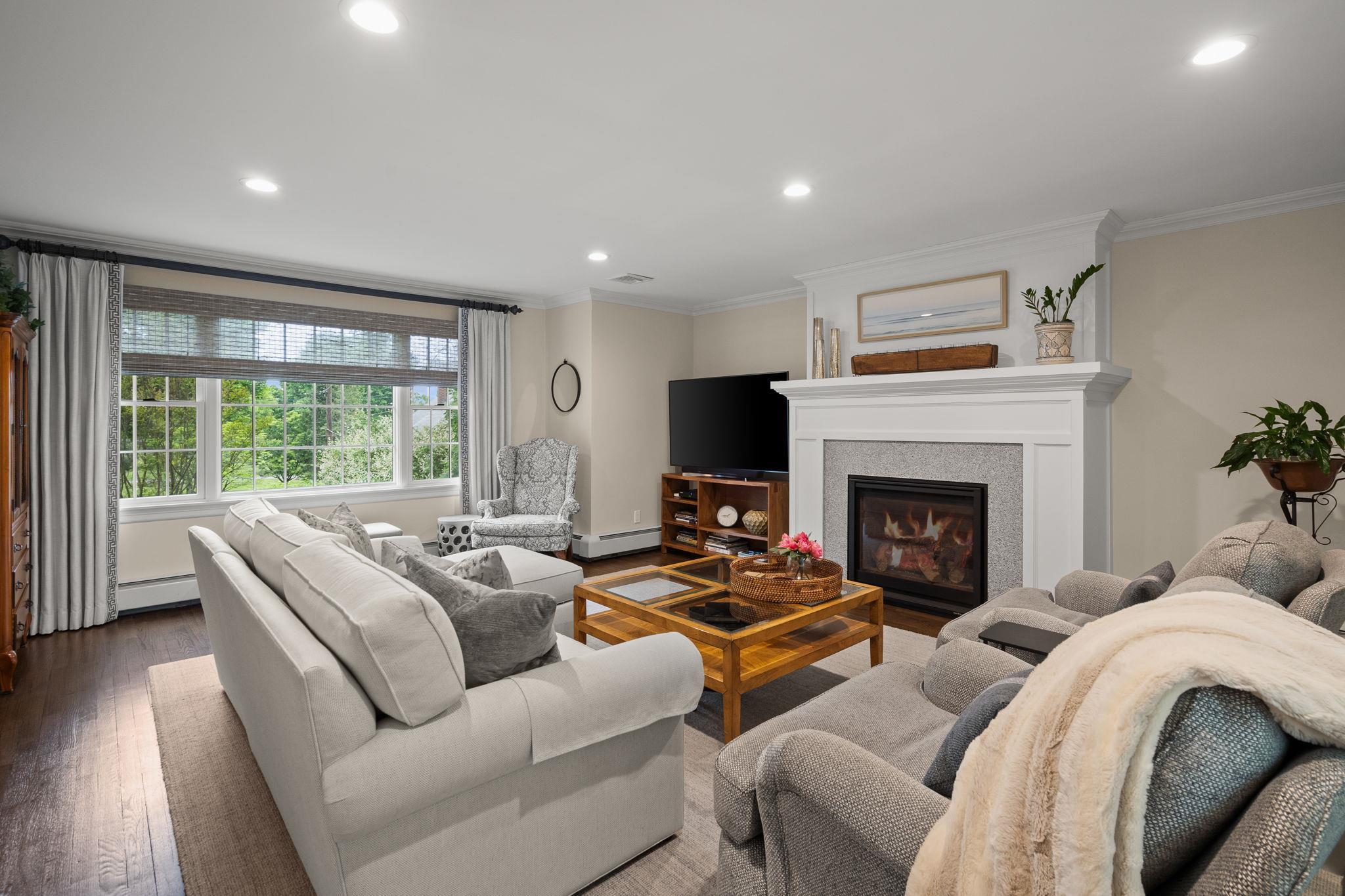 Single Family West Hills  Suffolk County, NY 11743, MLS-862961-6