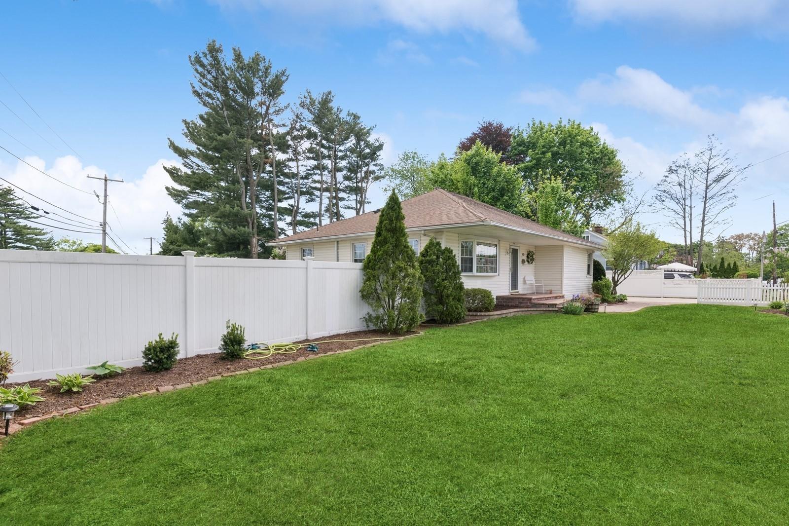 Single Family Grafton  Suffolk County, NY 11740, MLS-863006-2