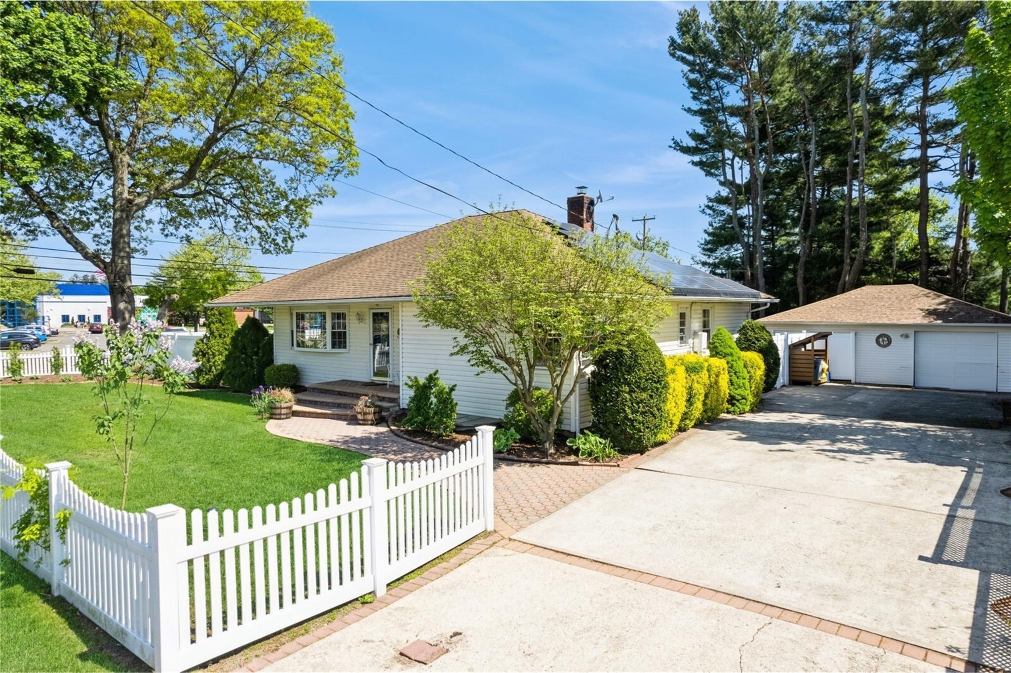 Single Family Grafton  Suffolk County, NY 11740, MLS-863006-24