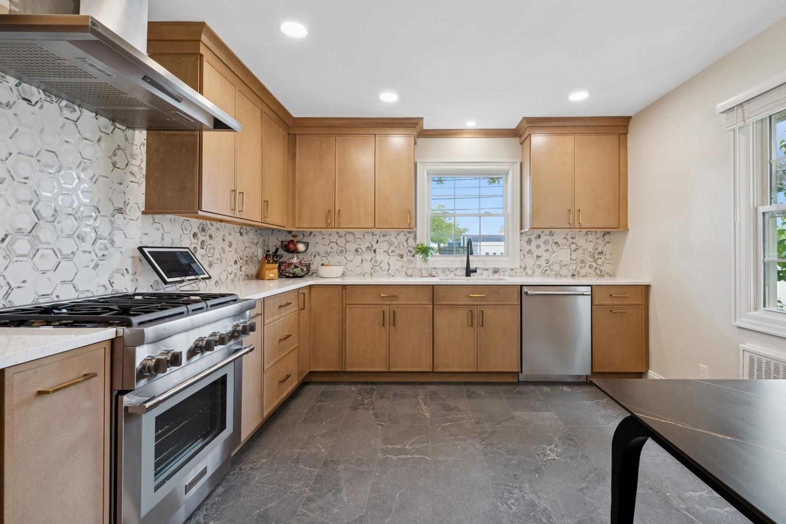 Single Family Grafton  Suffolk County, NY 11740, MLS-863006-6